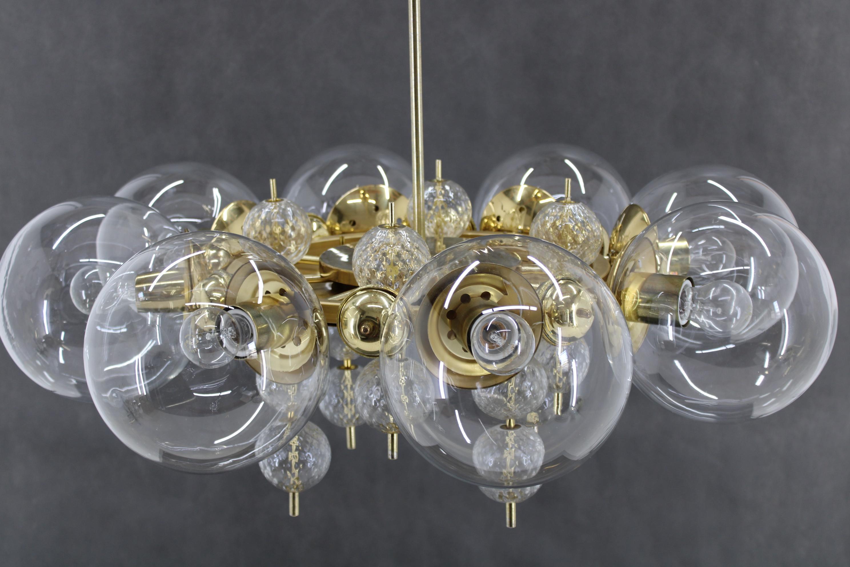Ceco Grande lampadario anni '70 in ottone di Kamenicky Senov , fino a 10 articoli in vendita