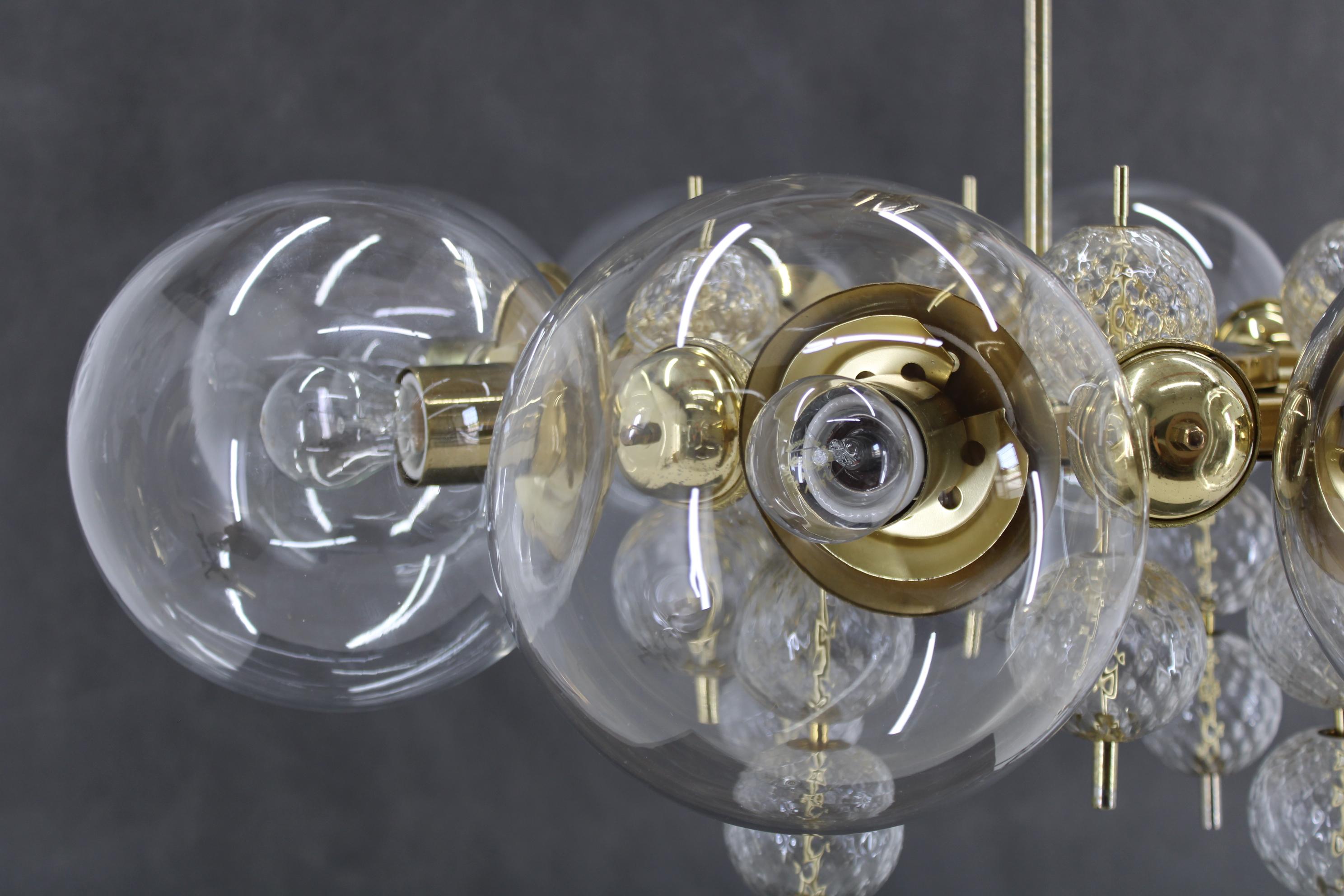 Fine XX secolo Grande lampadario anni '70 in ottone di Kamenicky Senov , fino a 10 articoli in vendita