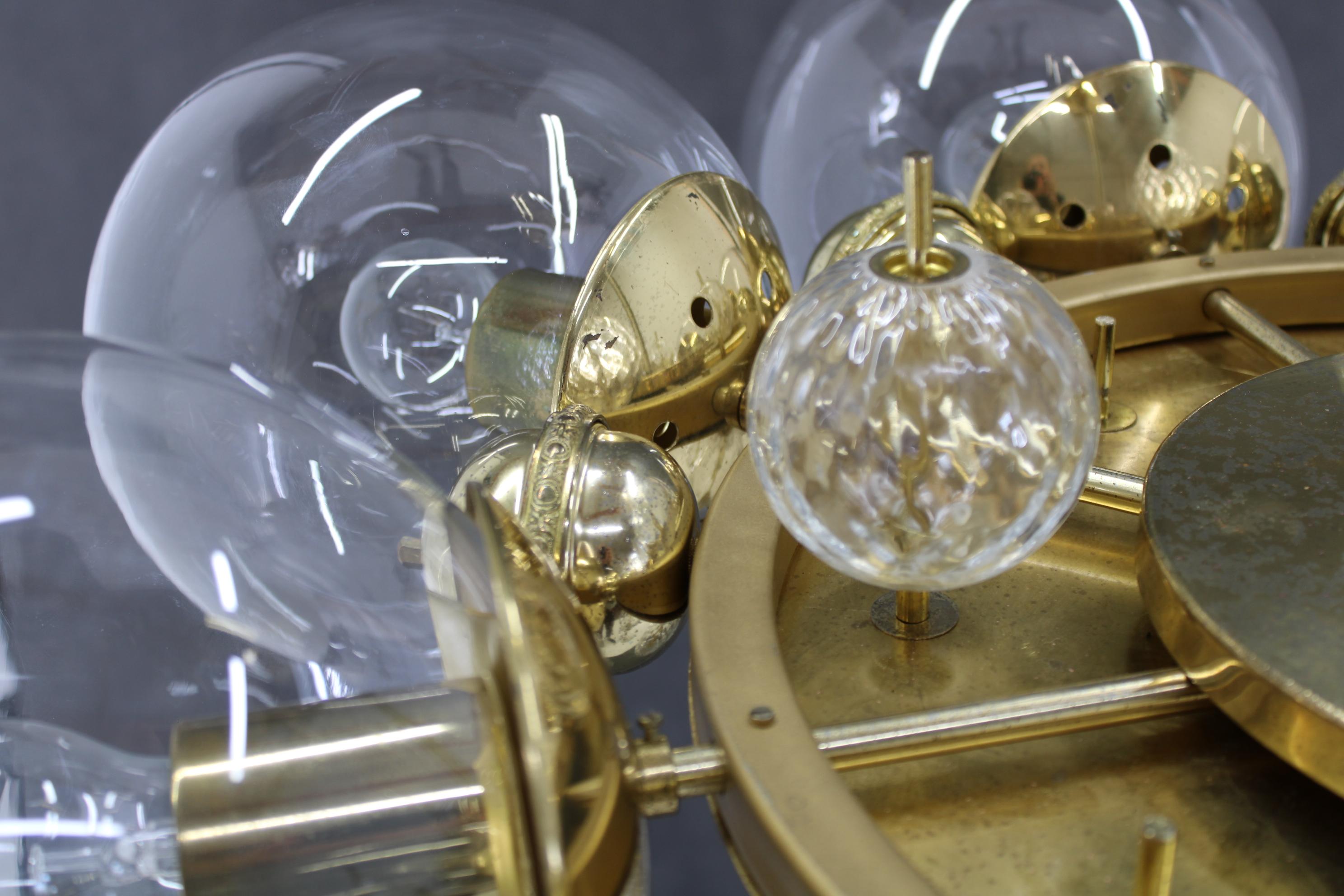 Ottone Grande lampadario anni '70 in ottone di Kamenicky Senov , fino a 10 articoli in vendita