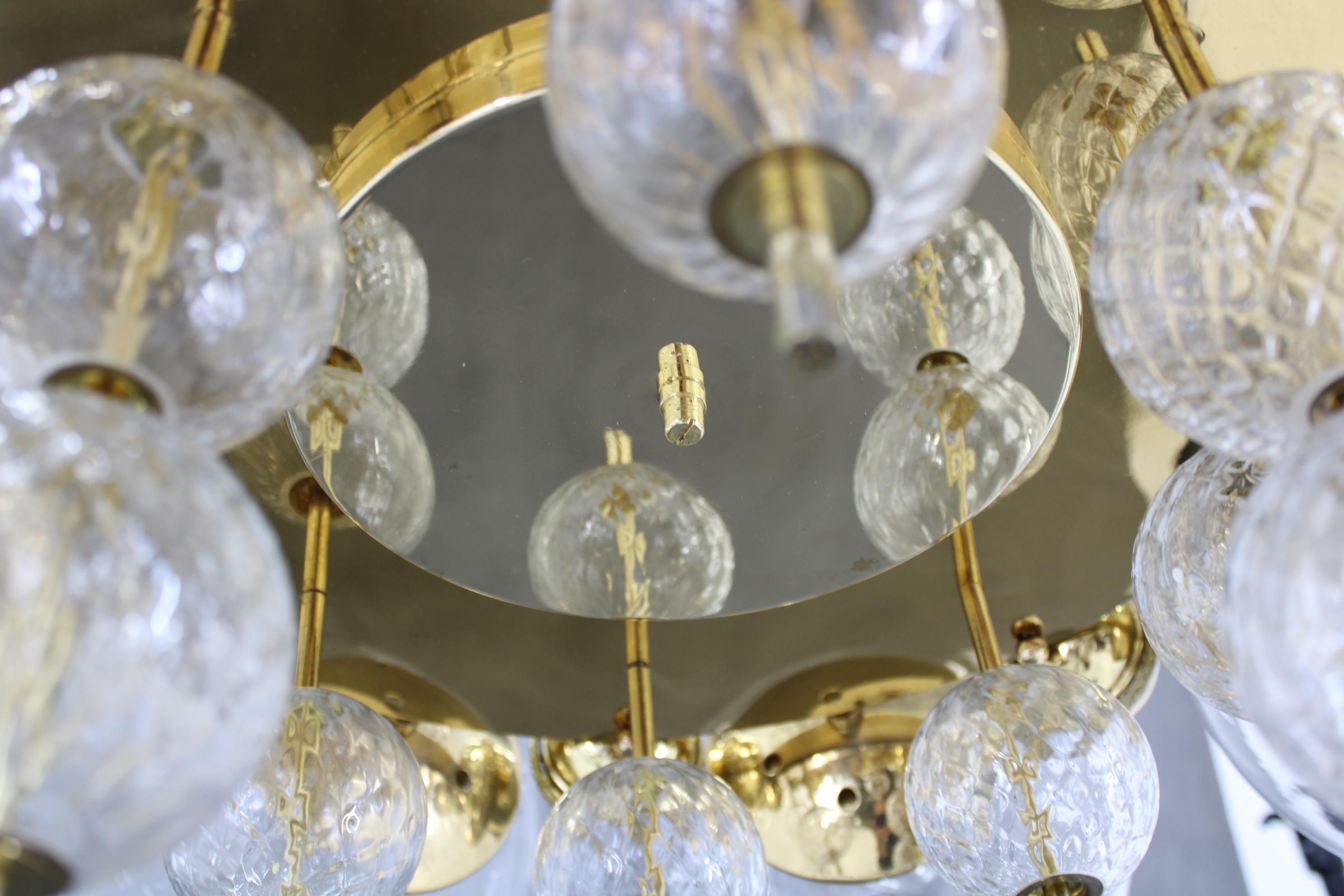 Grande lampadario anni '70 in ottone di Kamenicky Senov , fino a 10 articoli in vendita 2