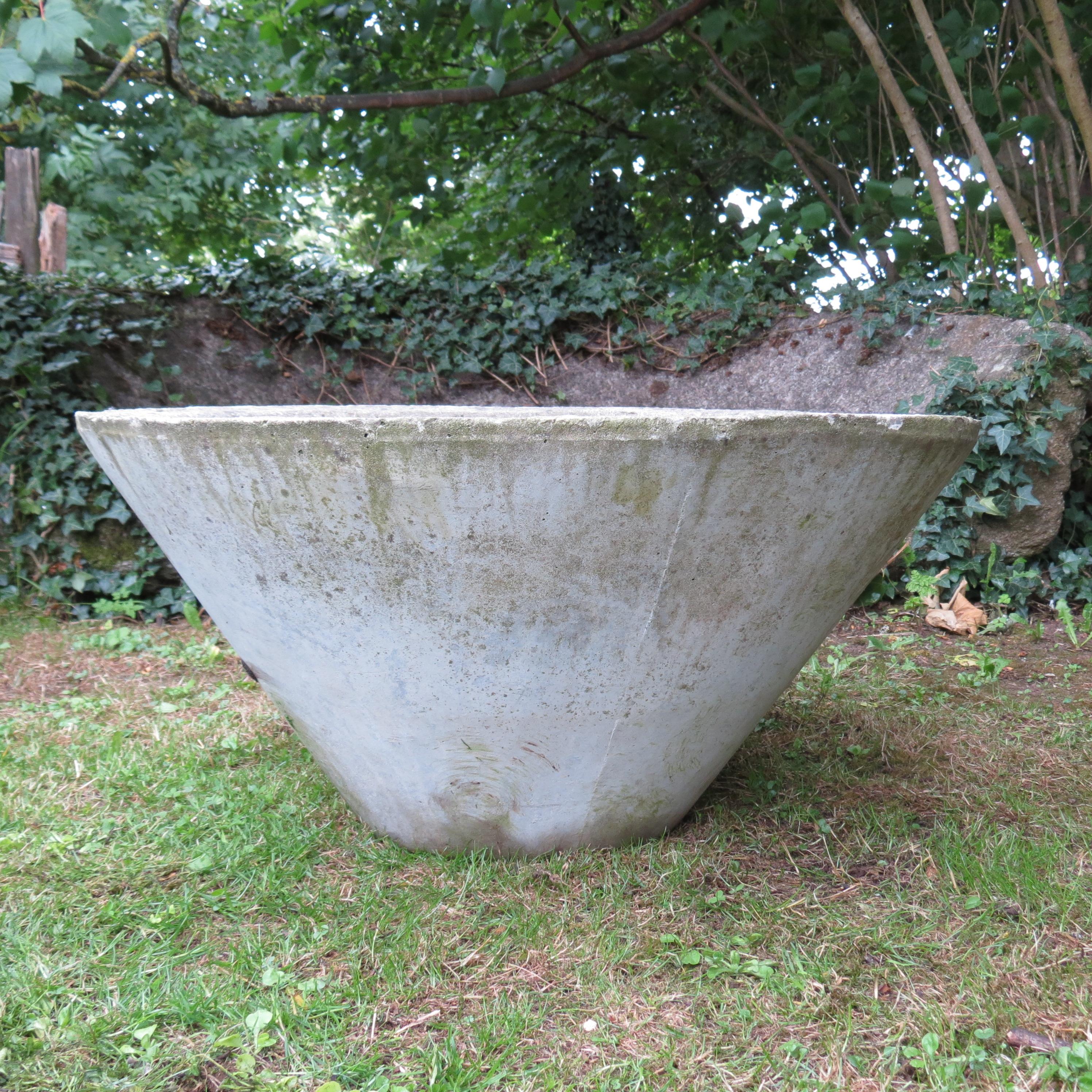 Mid-Century Modern 1970s Large Circular Conical Round Concrete Garden Planters