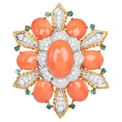 Spilla e ciondolo in oro 18 carati con diamante e corallo di grandi dimensioni degli anni
70