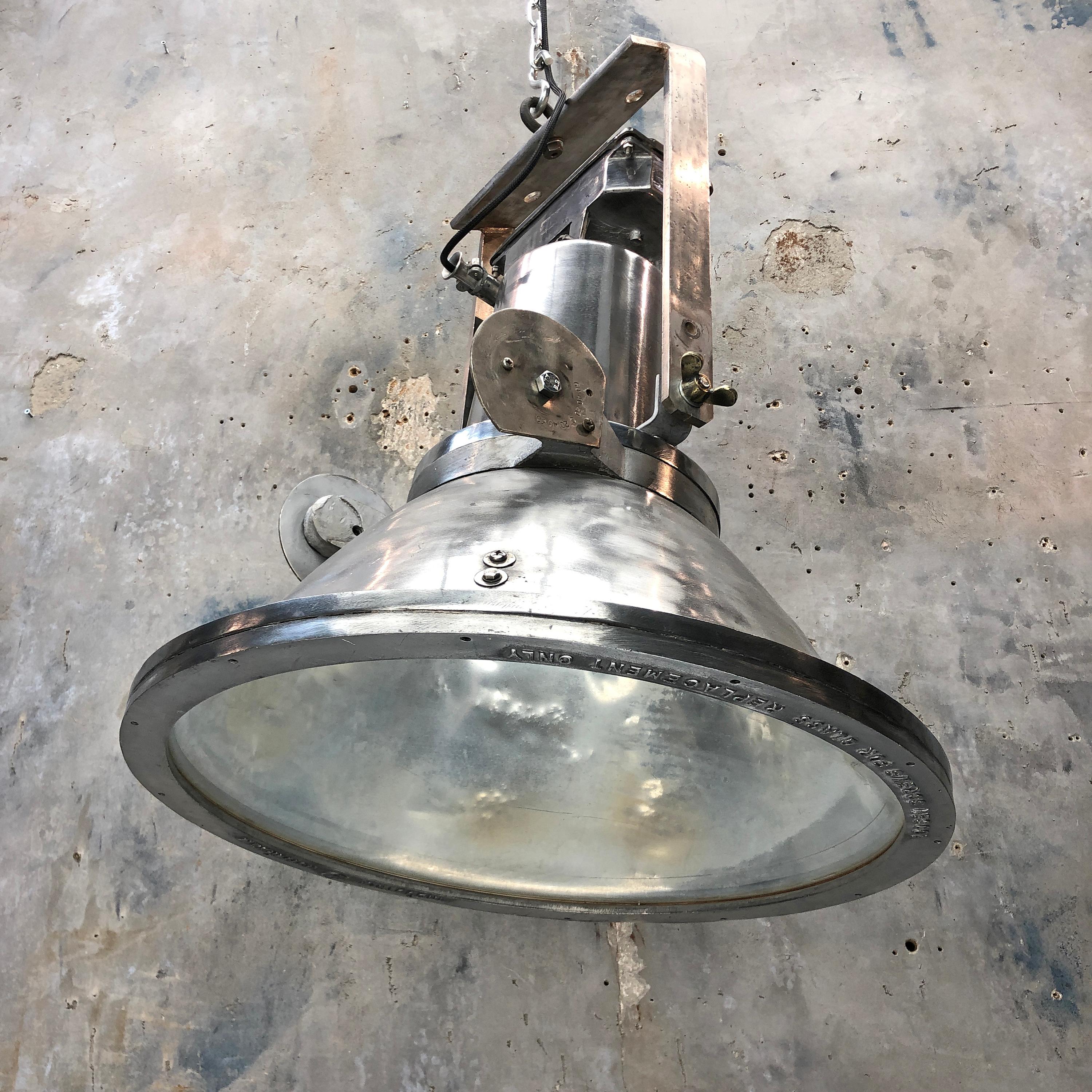 1970s Large Dutch Cast Aluminum Industrial Flood Lamp, Industria Rotterdam In Good Condition In Leicester, Leicestershire