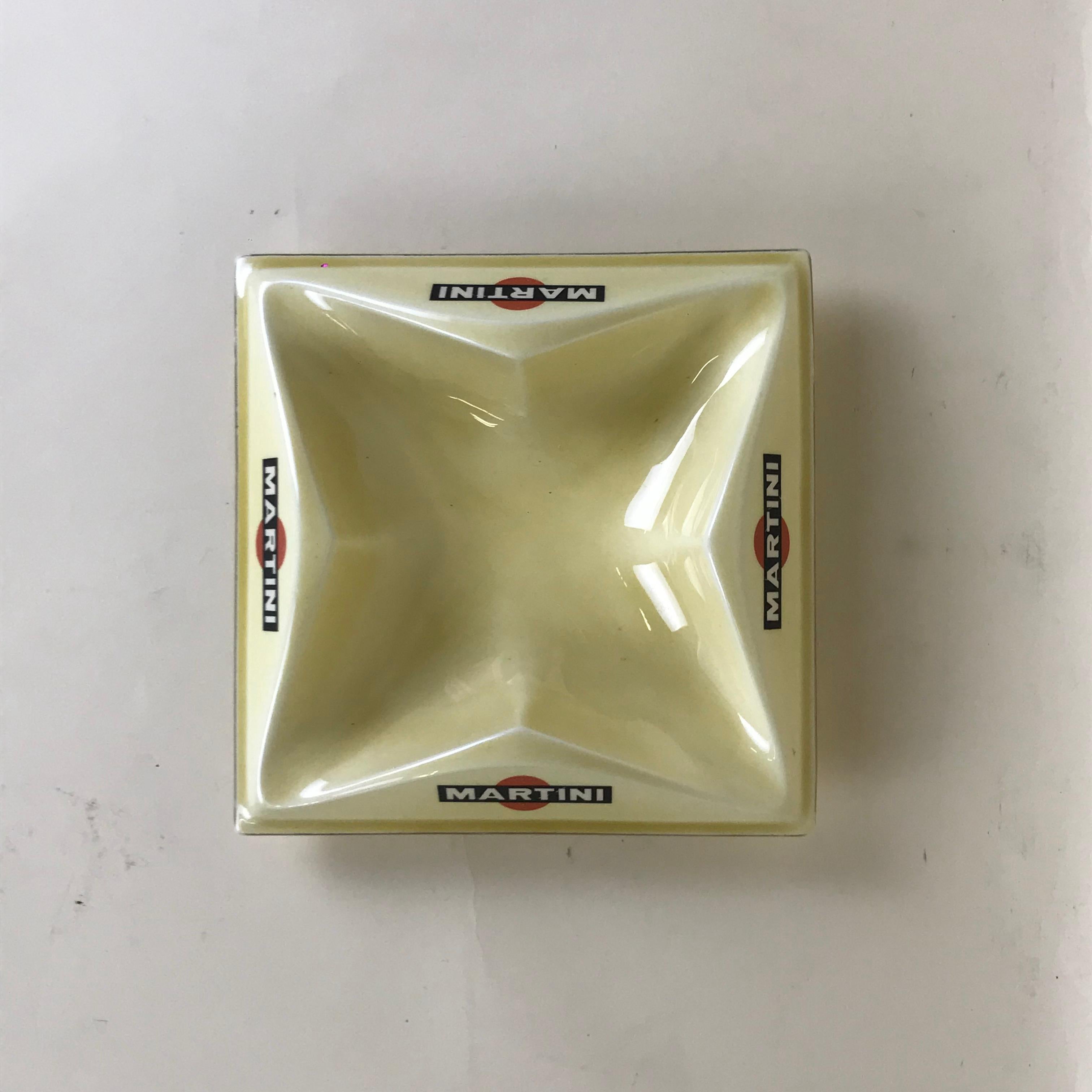 1970s Large French Advertising Martini Cream Ceramic Bistro Ashtray In Good Condition For Sale In Milan, IT