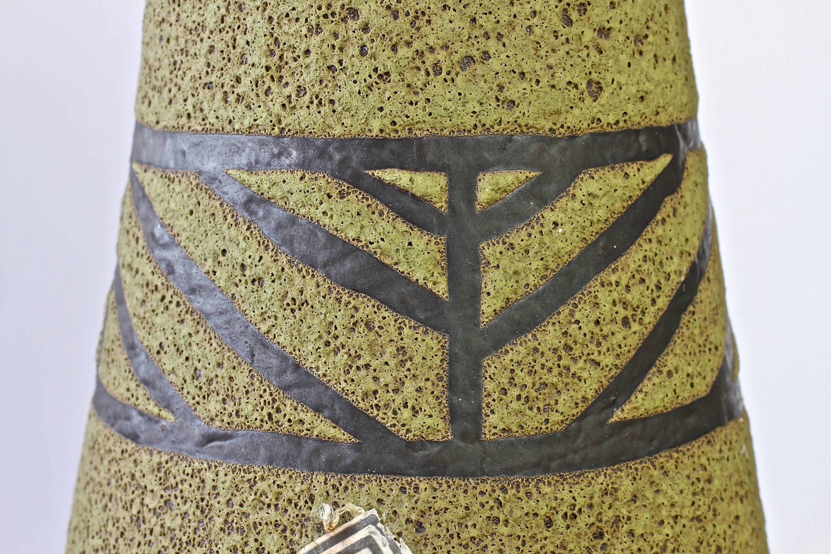 1970er Große Bodenvase aus West German Pottery mit grüner Lavaglasur von Carstens Atelier im Angebot 6