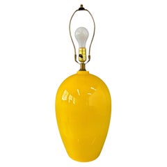 Lampada da tavolo in ceramica giallo intenso Haeger grande degli anni '70, metà del secolo scorso