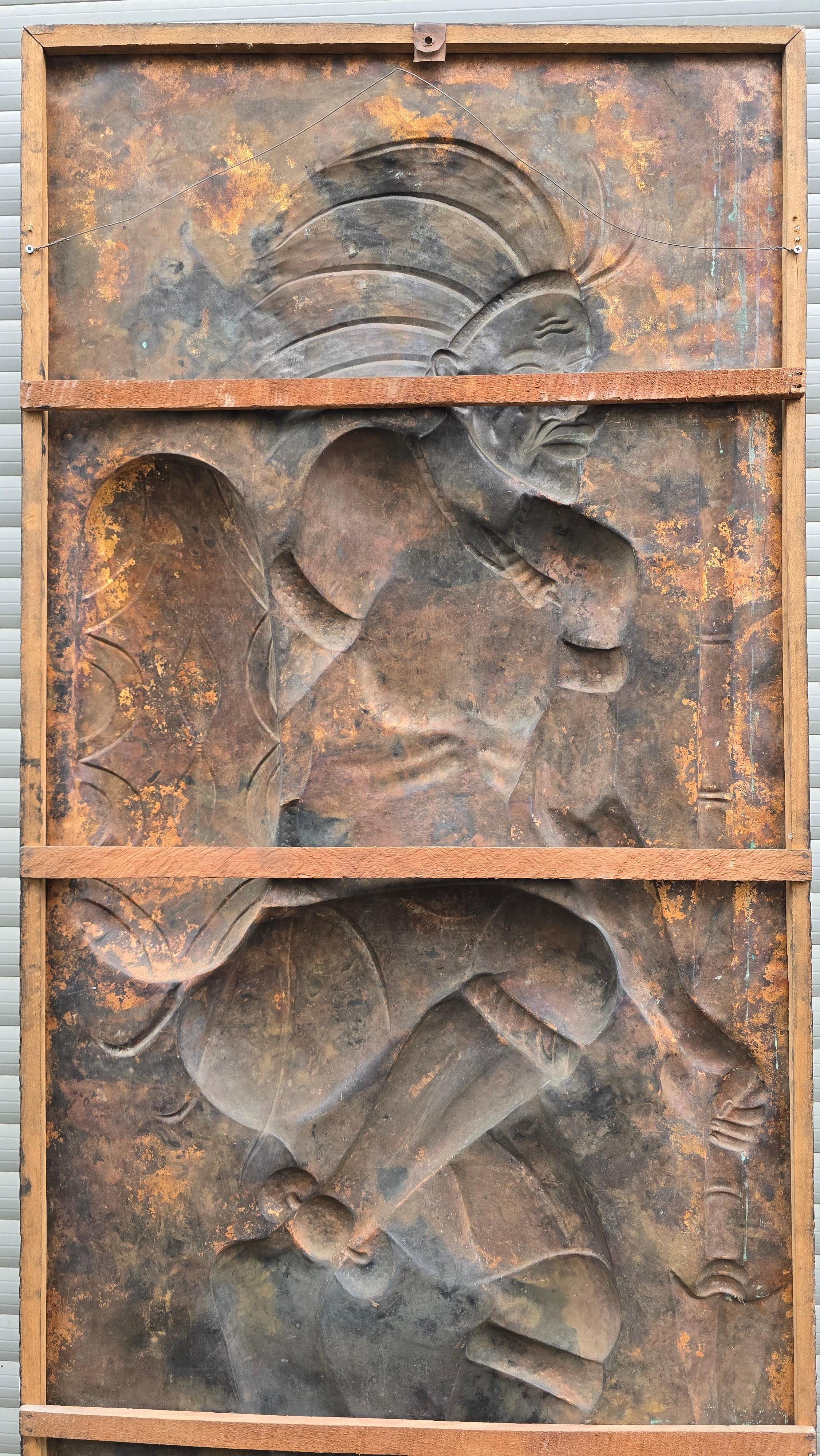 Escultura de panel de arte mural de cobre martillado de los años 70 de un guerrero danzante en venta 9