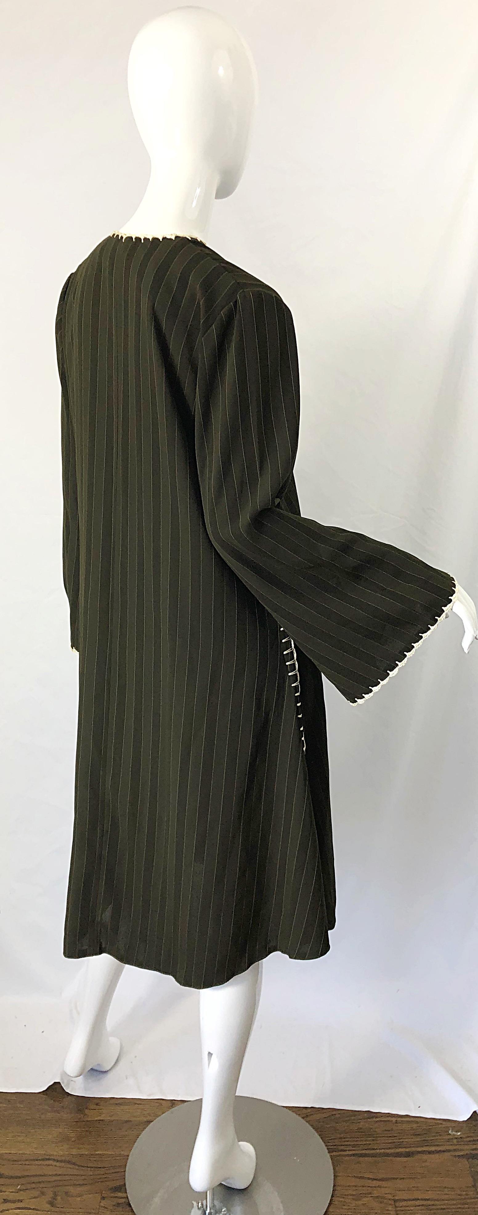 Vestido túnica 70s Vintage Rayón Crochet 70s Grande Verde Cazador Marrón A Rayas en Excelente estado para la venta en San Diego, CA
