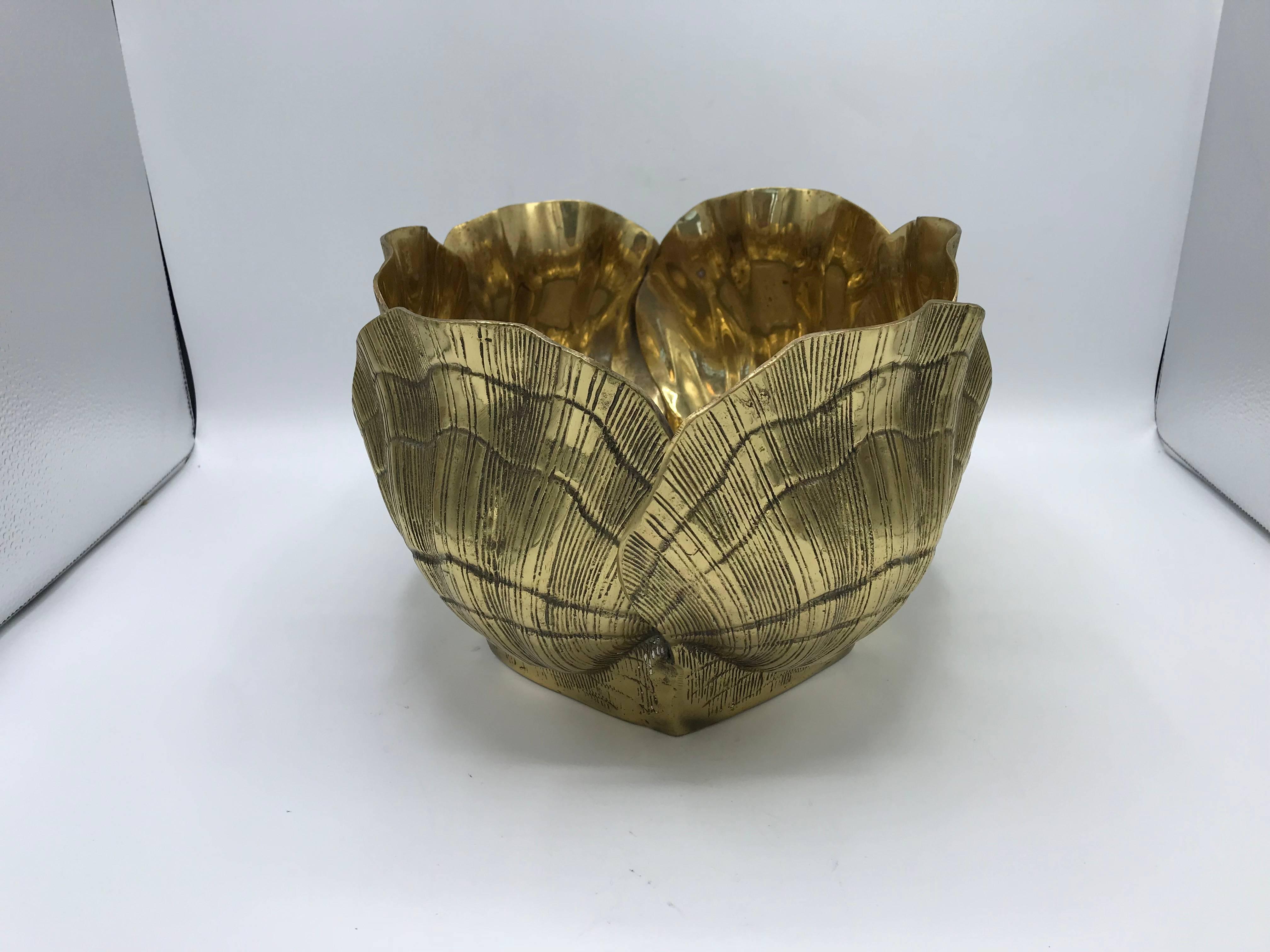Listed is a fabulous, Hollywood Regency, 1970s Italian brass seashell cachepot-planter. The piece is substantial and would make a great table centerpiece!