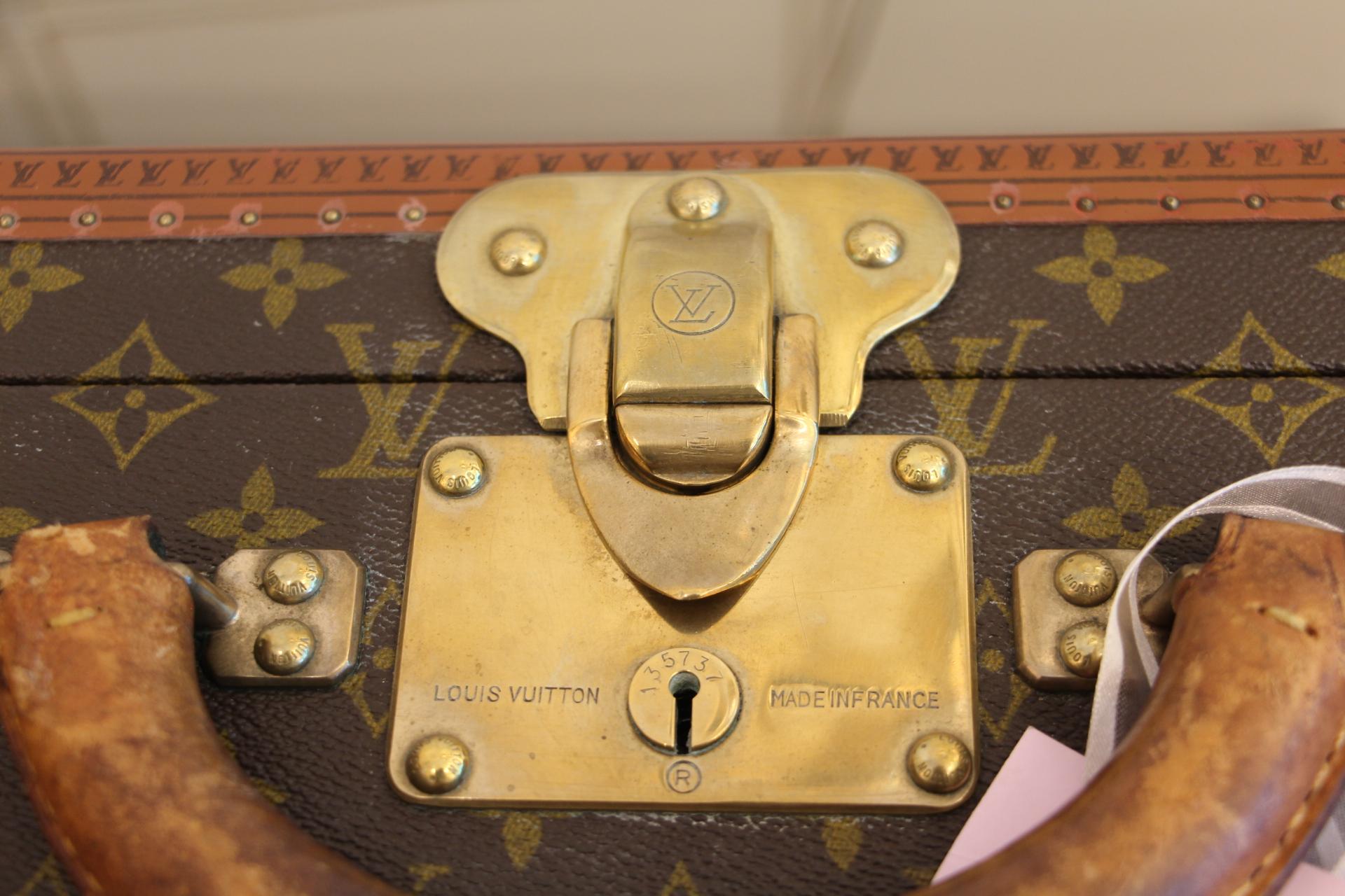 Women's or Men's 1970s Large Louis Vuitton Suitcase 80 cm,  Louis Vuitton Trunk