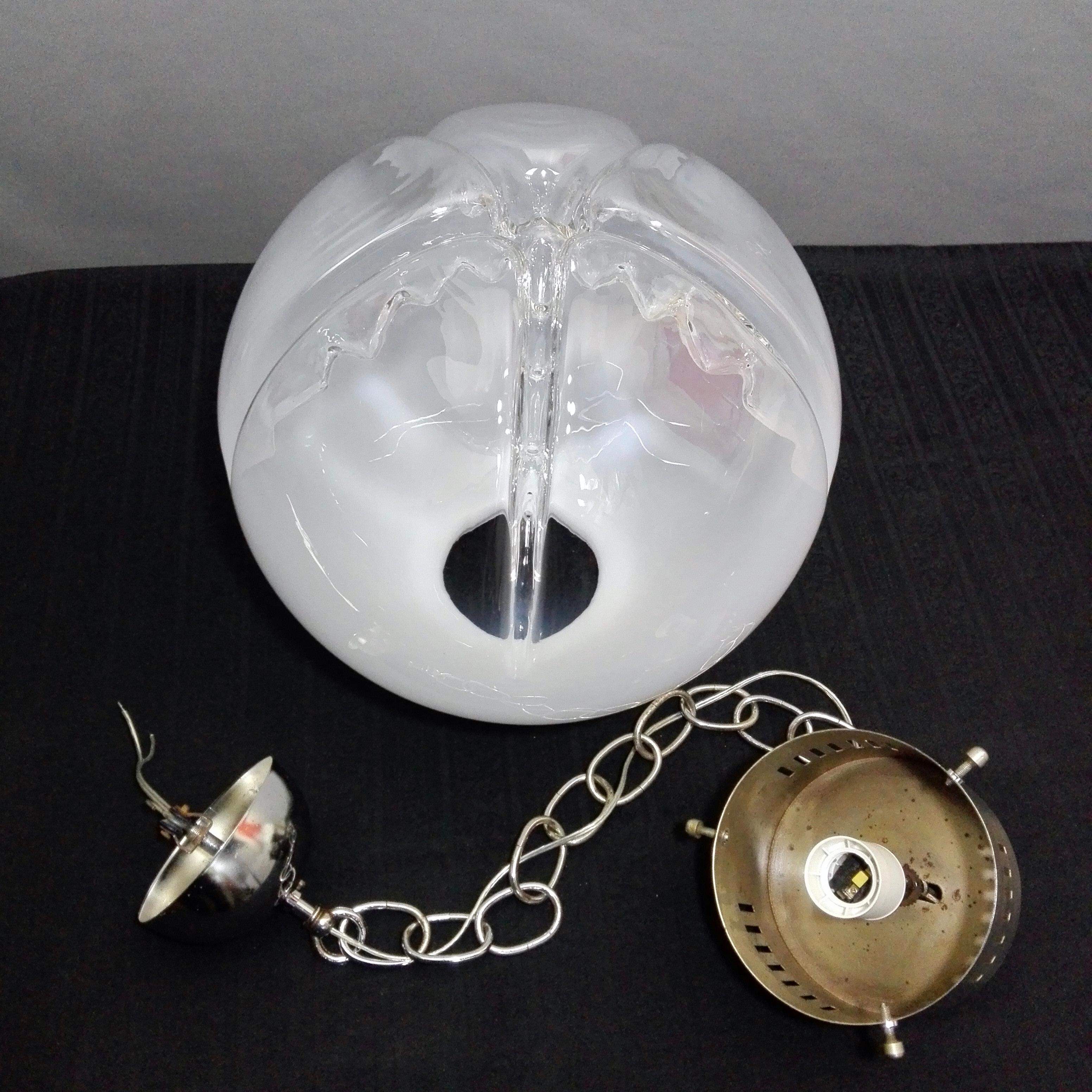 1970s Mazzega Murano attributed hand-blown clear and milky glass pendant lamp.  4