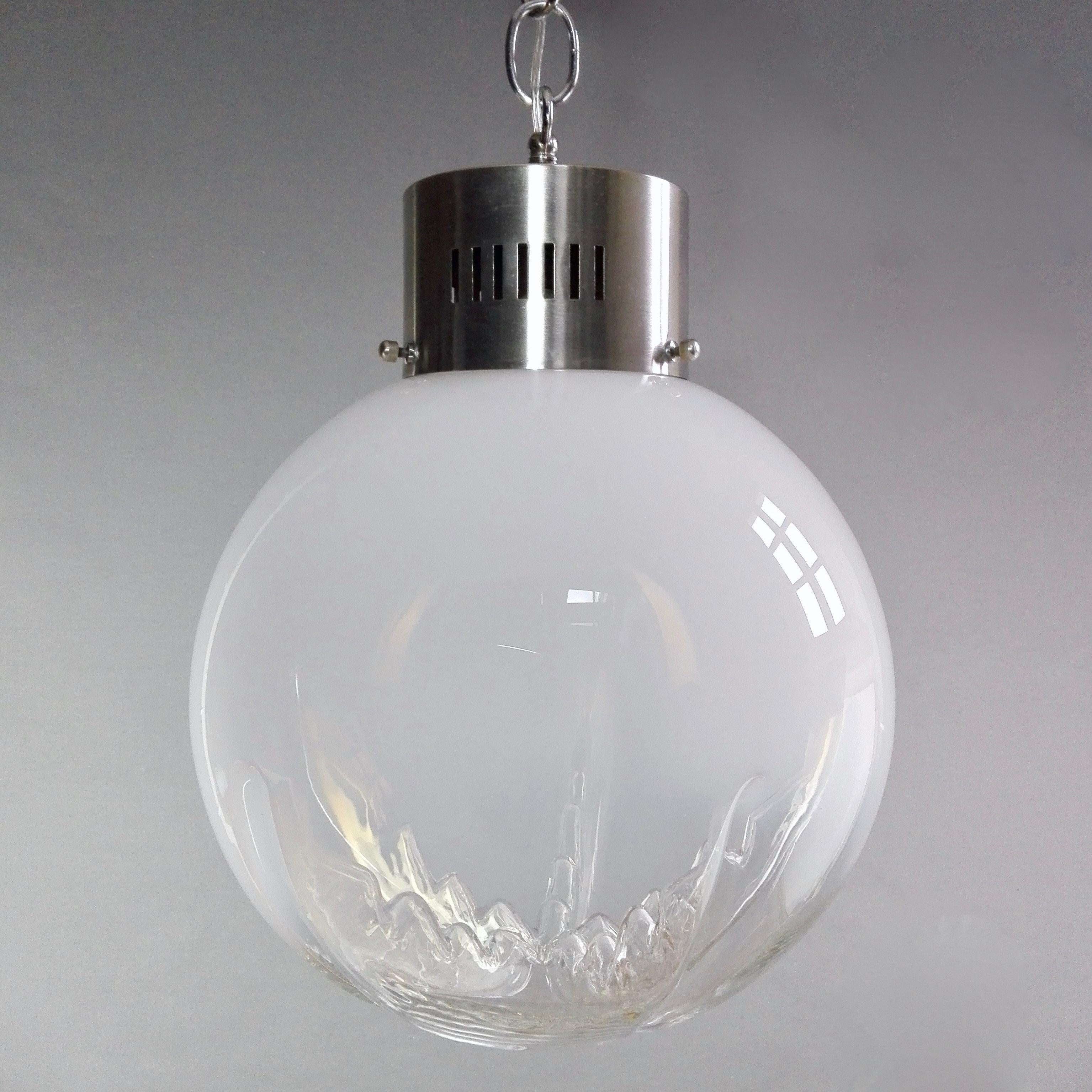 1970s Mazzega Murano attributed hand-blown clear and milky glass pendant lamp.  In Good Condition In Caprino Veronese, VR