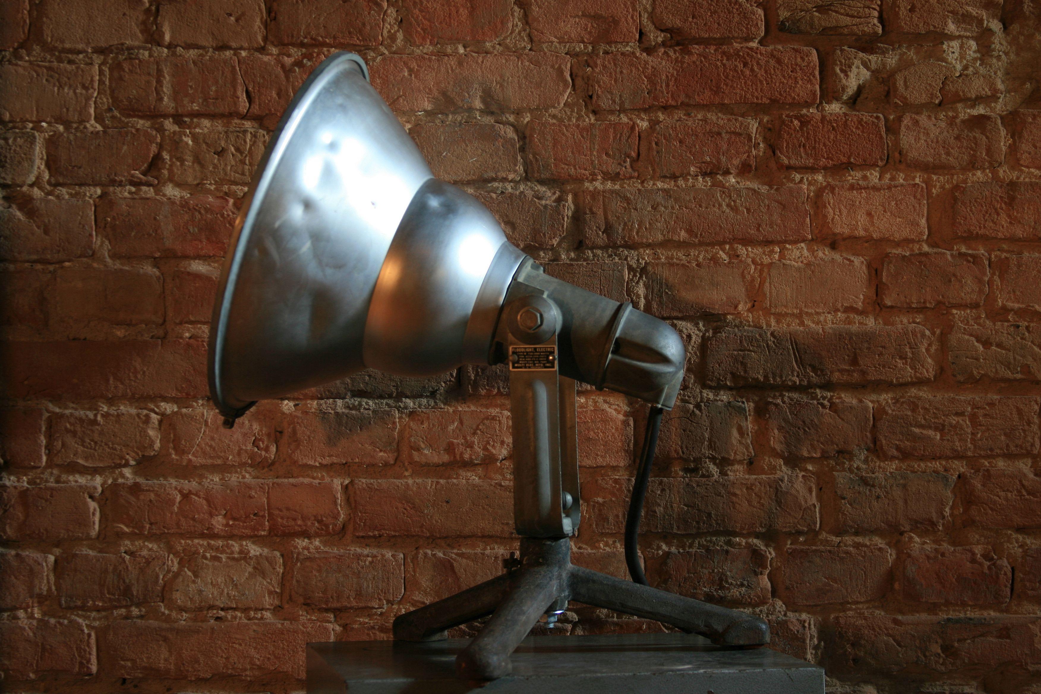 Large signed floodlight from the 70s, which was a part of the US Army equipment.

Manufacturer: Multi Elec. MFG. Inc. Chicago
Year of production: 1972

Construction:
The floodlight’s body consists of two parts: the front part, fulfilling the role of