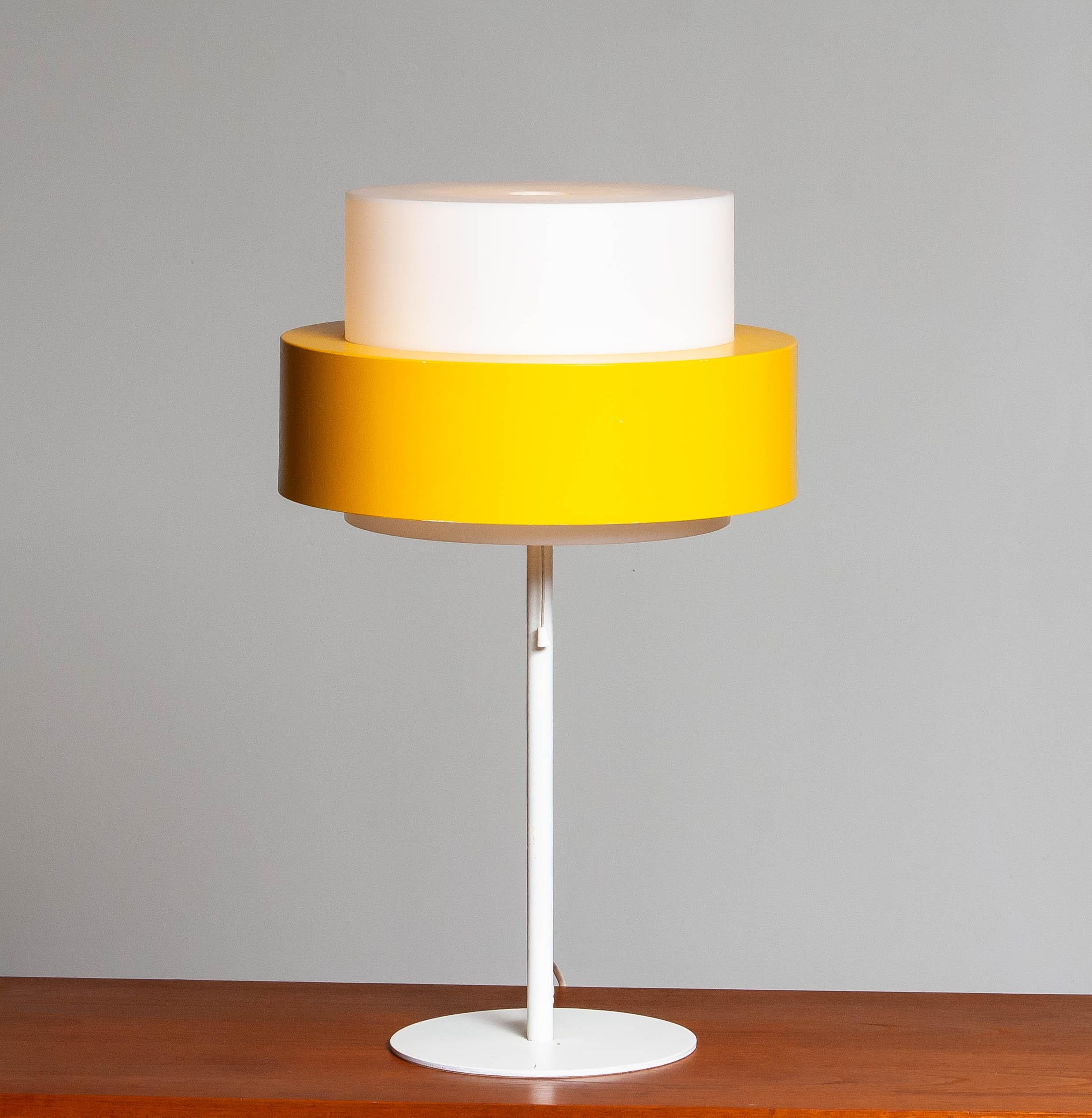 1970s Large Modern Table Lamp by Uno and Osten Kristiansson for Luxus Sweden In Good Condition For Sale In Silvolde, Gelderland