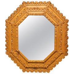 1970 Grand miroir octogonal avec cadre en bois sculpté de style baroque