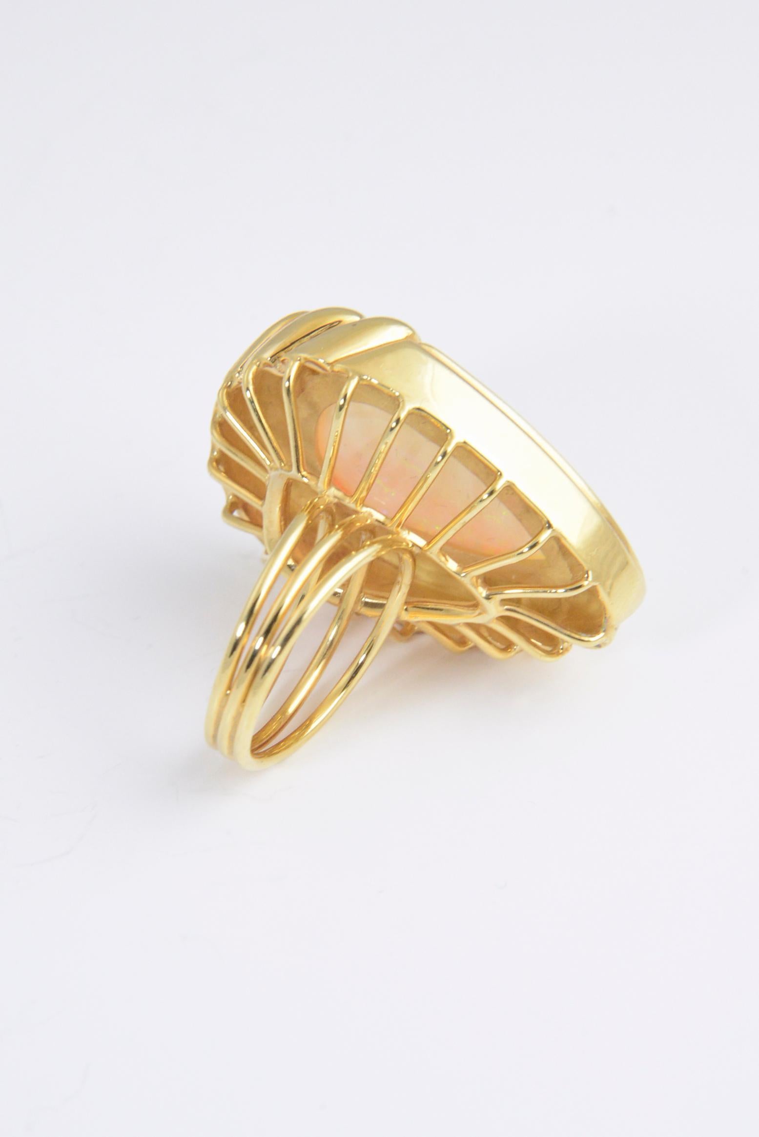 1970s Large Opal Yellow Gold Cocktail Statement Ring In Good Condition For Sale In Miami Beach, FL