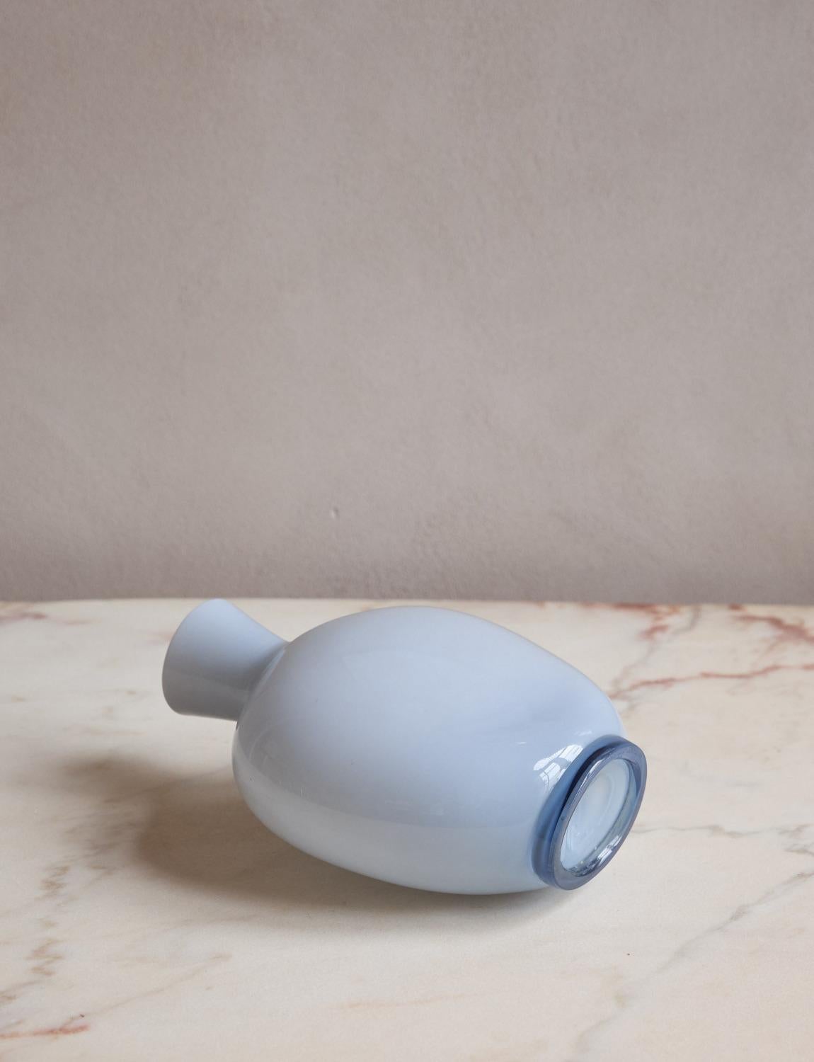 1970s Large Pale Blue Hand-Blown Murano Glass Venini Vase In condizioni ottime in vendita a Florence, Tuscany