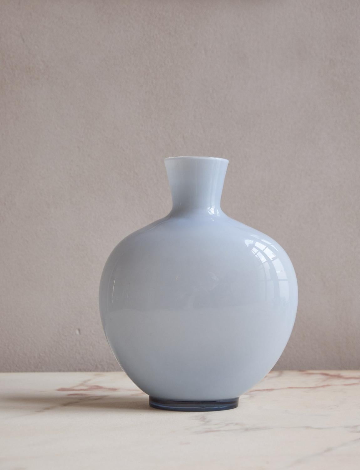 Vetro 1970s Large Pale Blue Hand-Blown Murano Glass Venini Vase in vendita