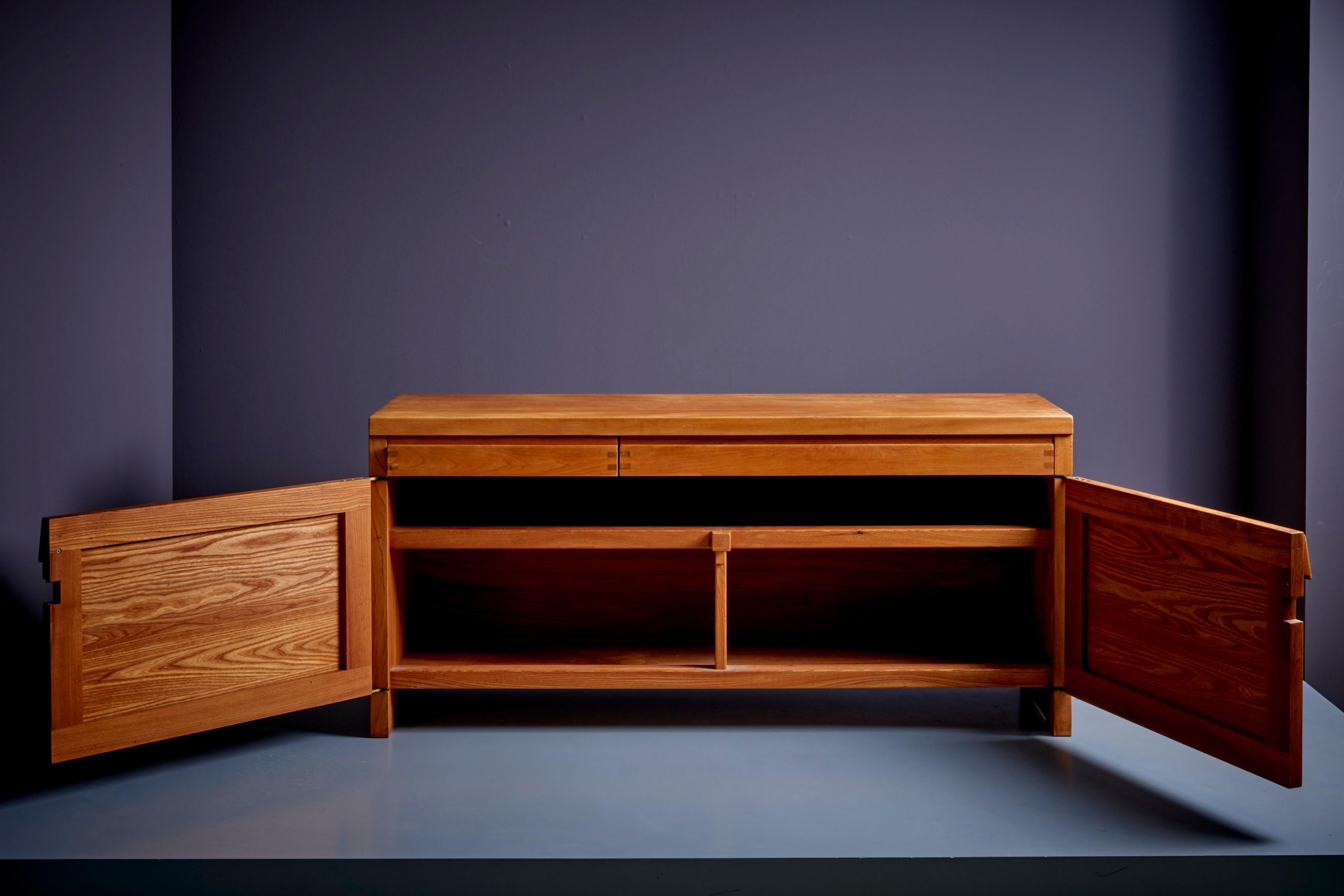 French 1970s Large Pierre Chapo R08 Sideboard or Credenza in Elm Wood, France 