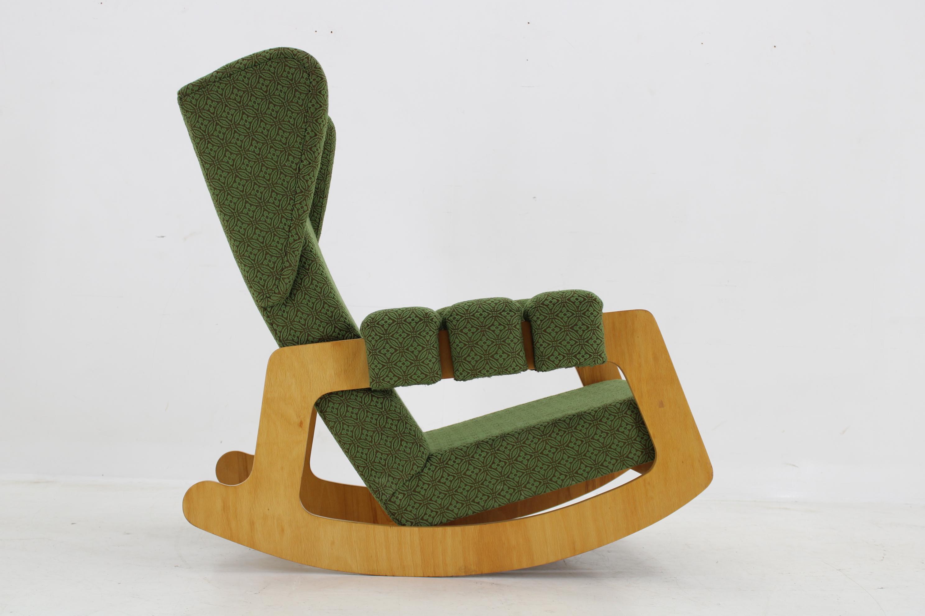 Großer seltener brutalistischer Schaukelstuhl, Tschechoslowakei, 1970er Jahre (Moderne der Mitte des Jahrhunderts) im Angebot
