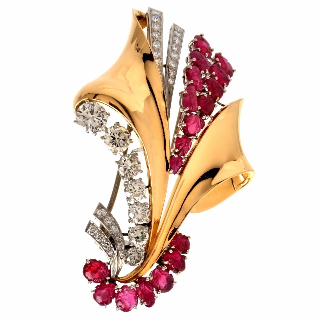 Round Cut 1970s Large Ruby Diamond 18 Karat Gold Pin Brooch For Sale