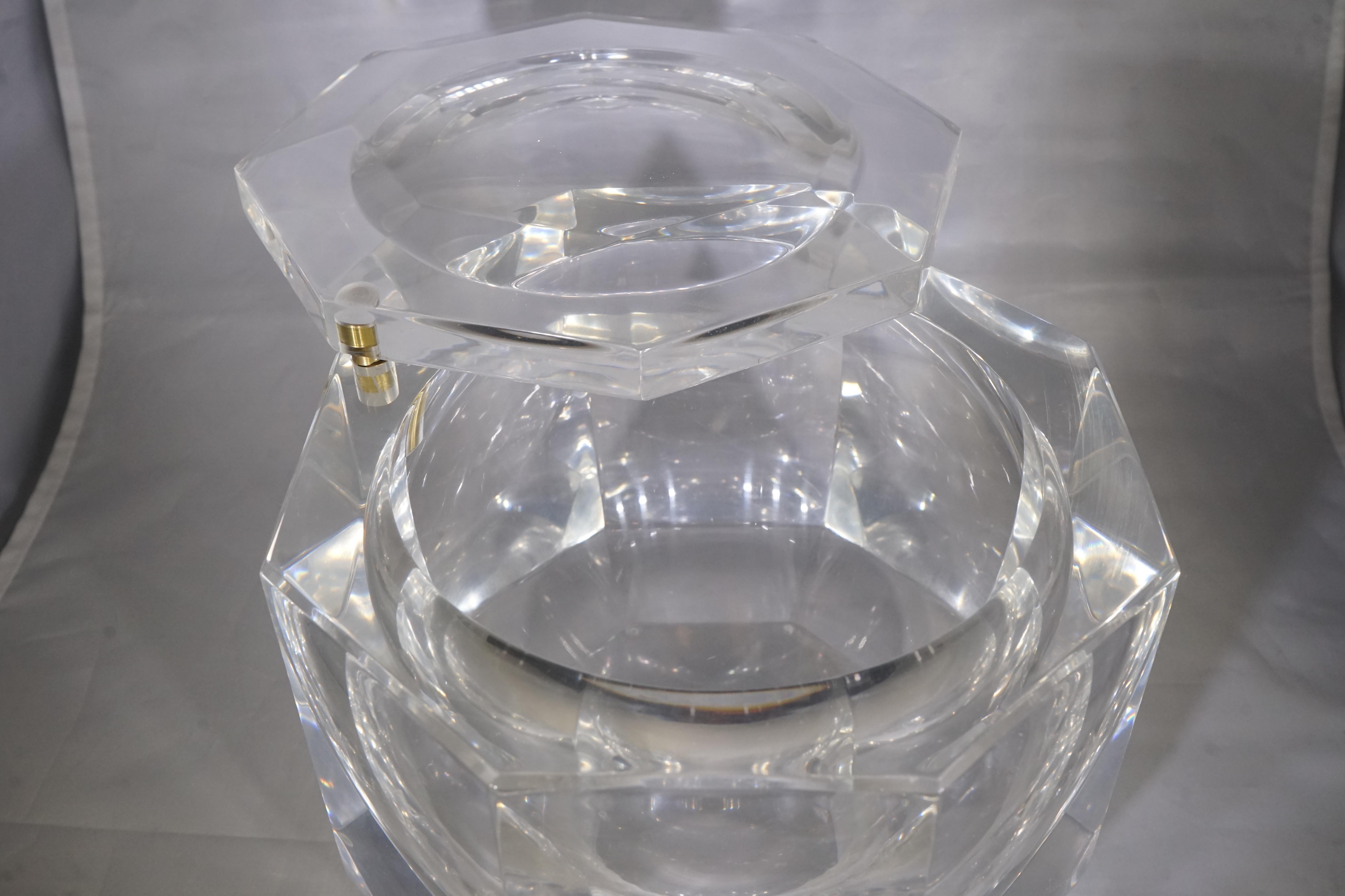 1970s Large-Scale Lucite Ice Bucket 1