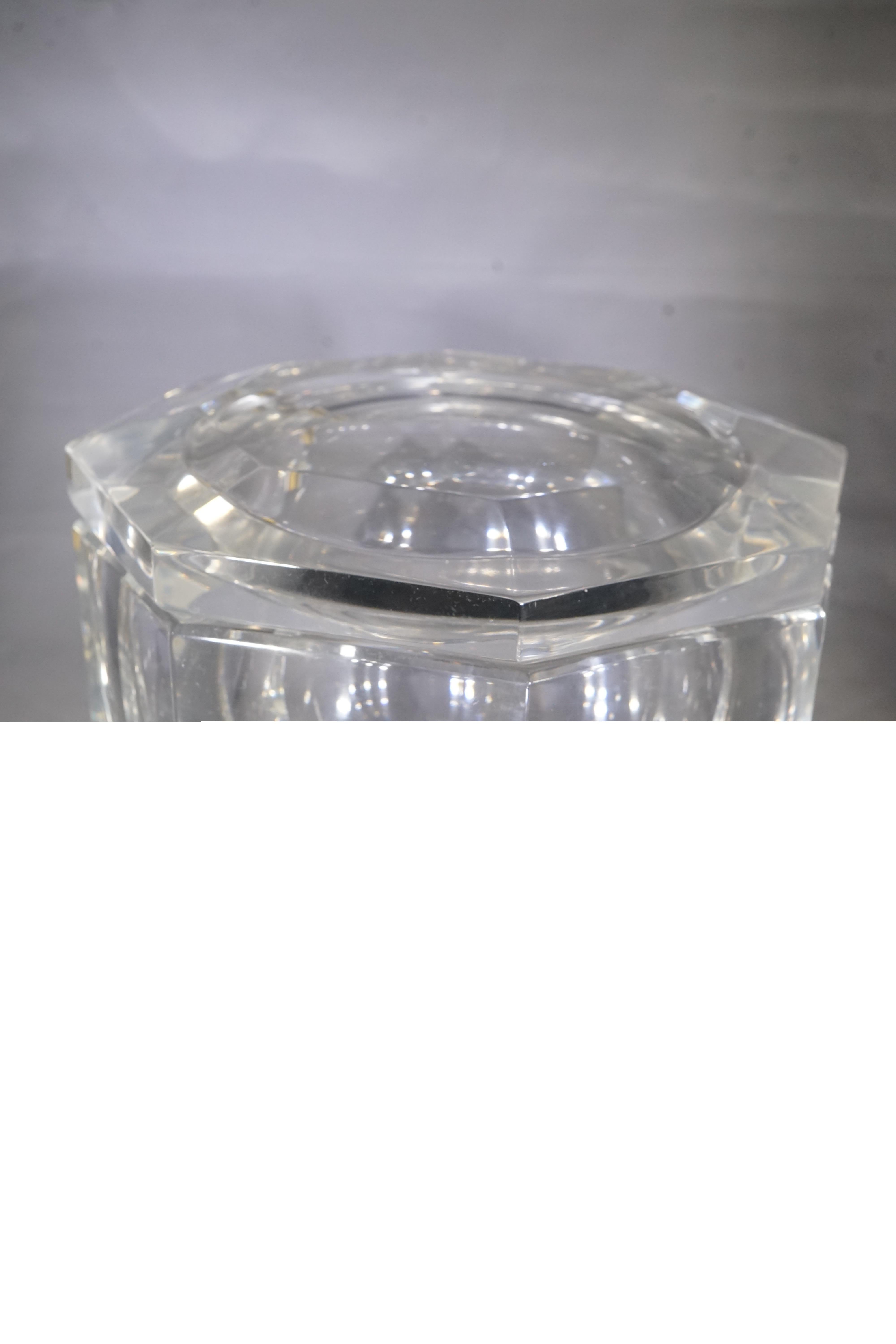 1970s Large-Scale Lucite Ice Bucket 2