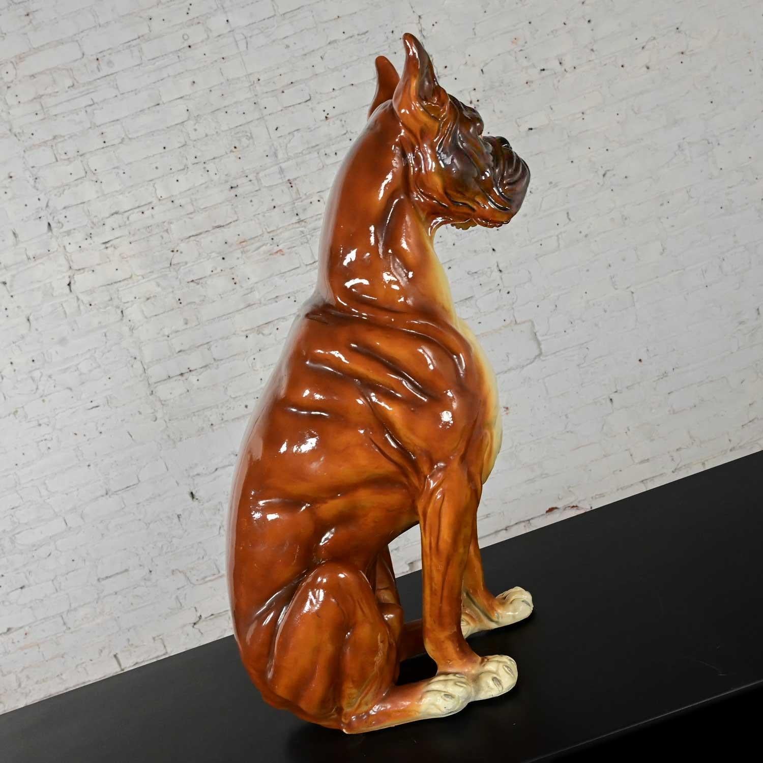 1970er Jahre großen Maßstab geformt Harz Boxer Hund Statue / Skulptur Stil der Marwal Ind im Zustand „Gut“ im Angebot in Topeka, KS