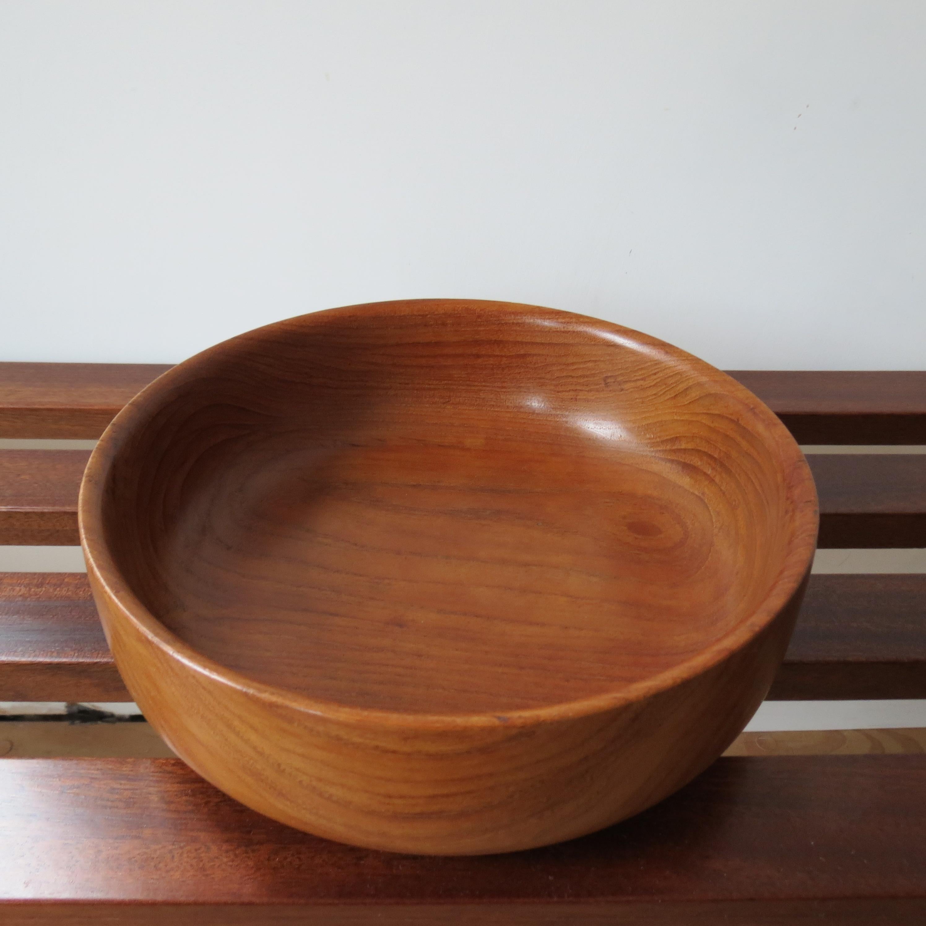 A stylish teak bowl from the 1970s, produced by Galatix England. 

Wonderful grain and patination. 

In good vintage condition, stamped to the underside handmade Burma Teak Made in England Galatix.