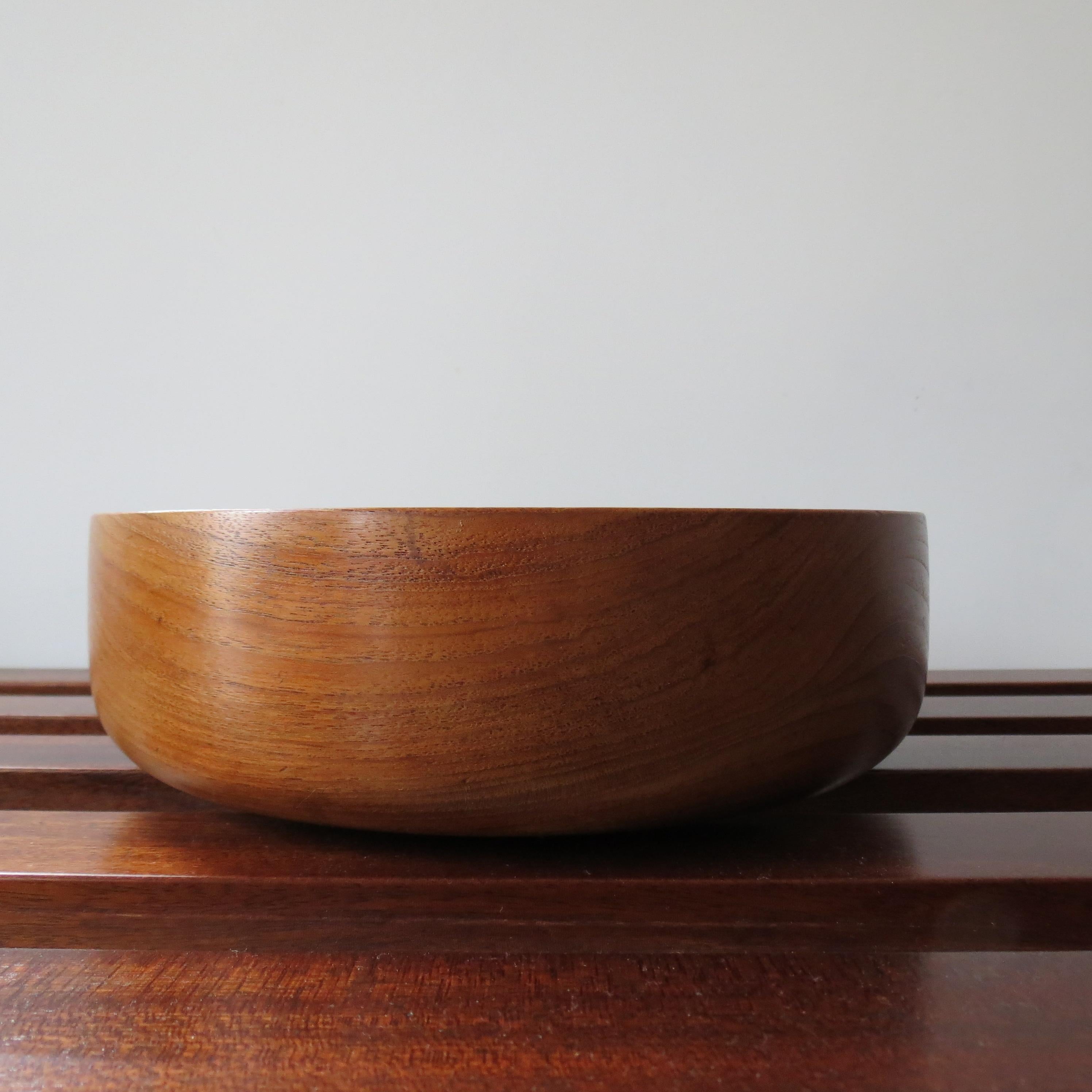 1970s Large Teak Handmade Wooden Bowl by Galatix England In Good Condition In Stow on the Wold, GB