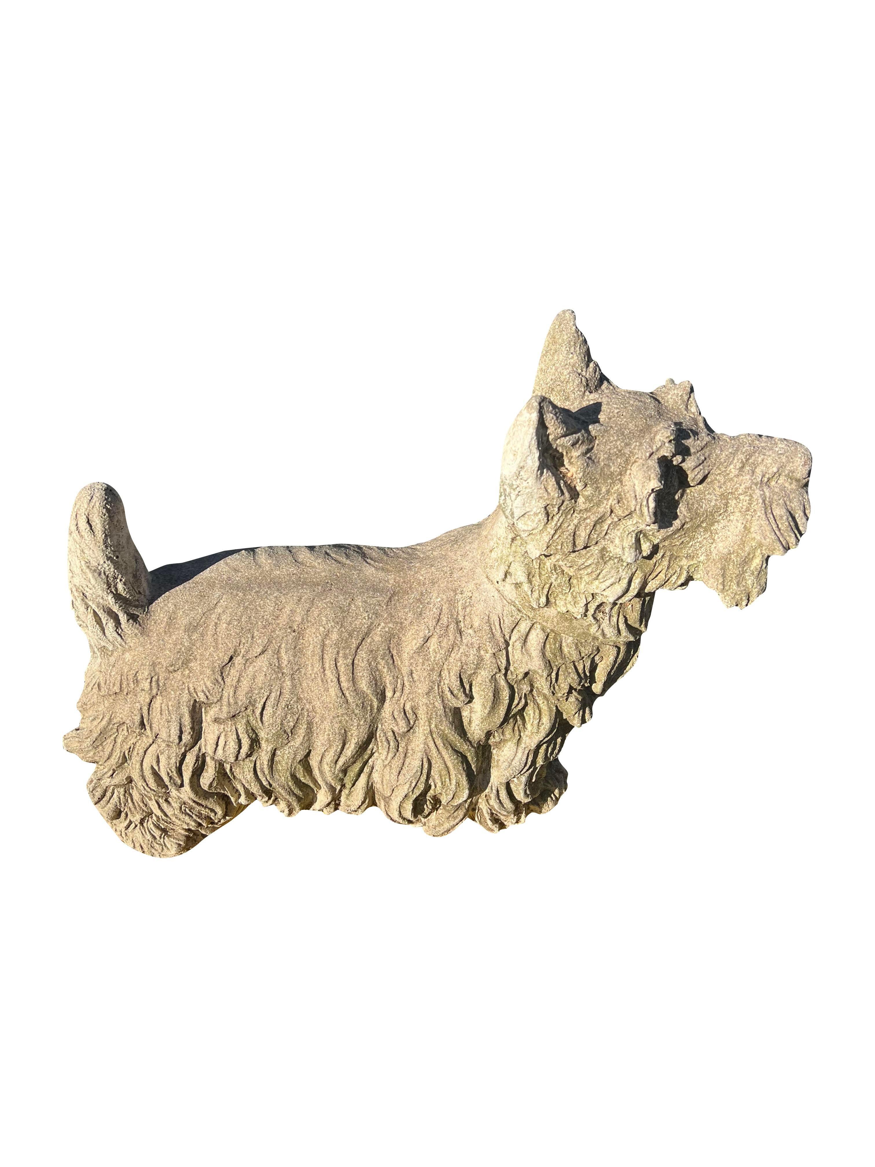 Calcestruzzo Statua da giardino di cane terrier in cemento vintage di grandi dimensioni del 1970 in vendita