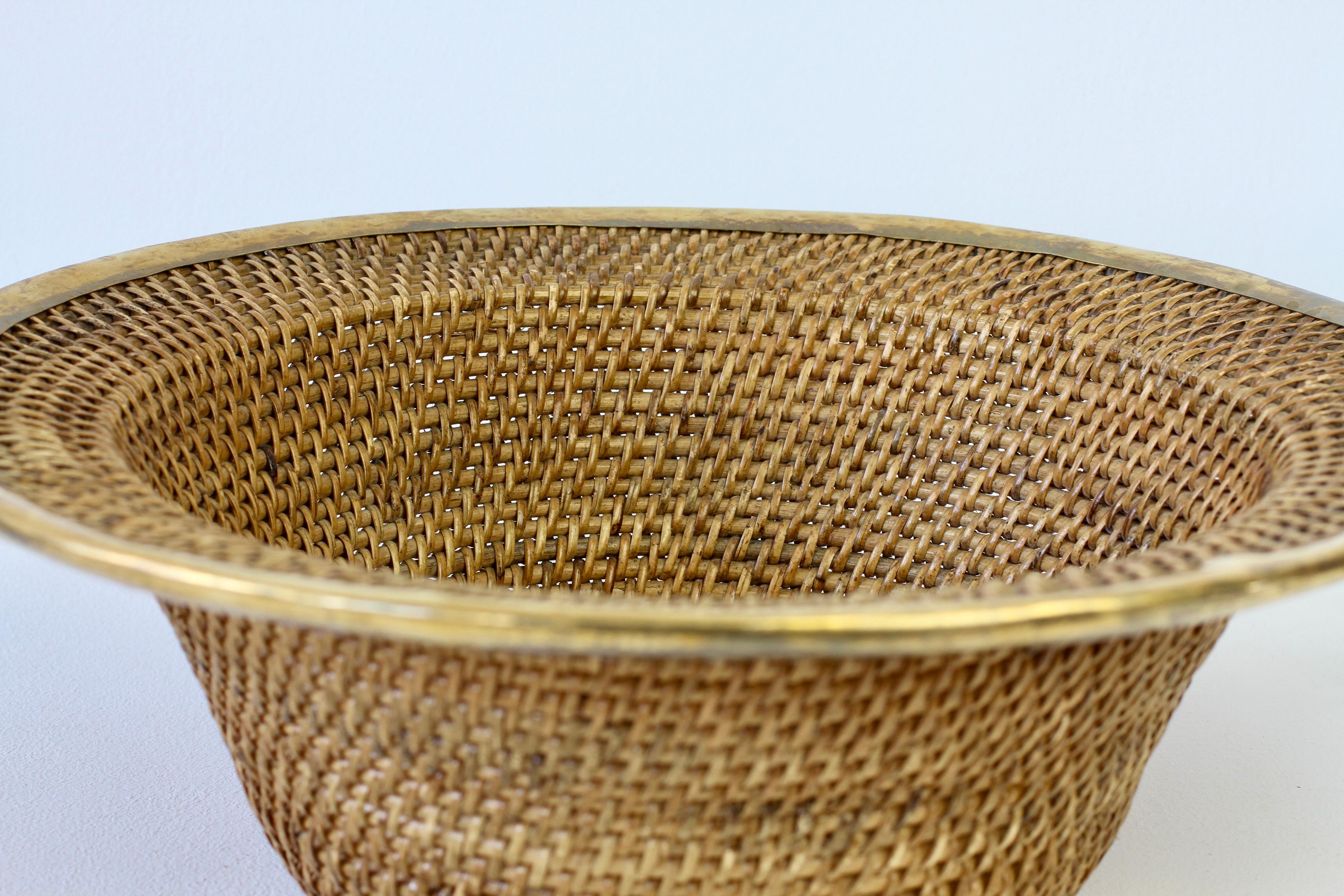 1970s Large Vintage Italian Wicker, Rattan and Brass Bowl or Dish In Good Condition In Landau an der Isar, Bayern