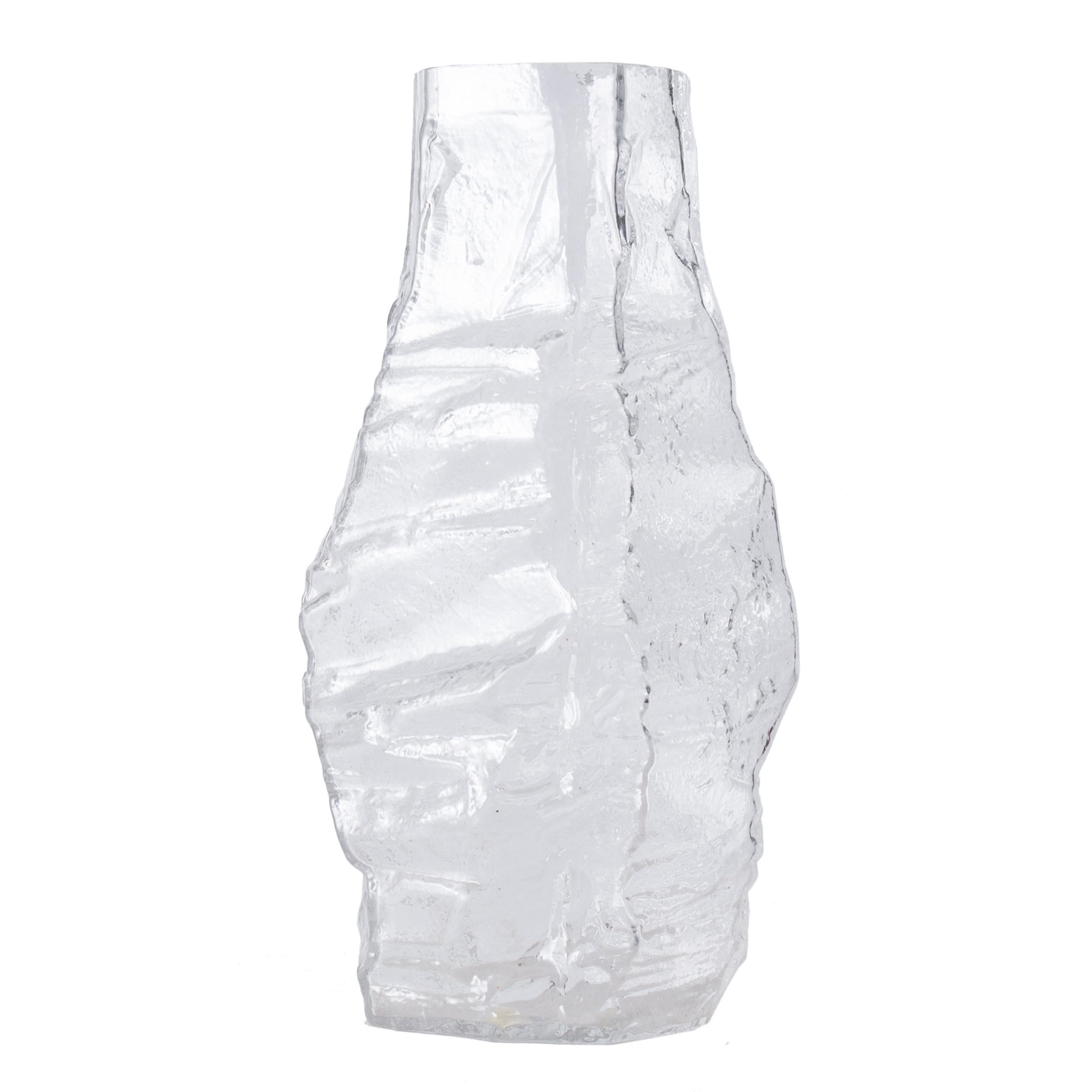 A 1970s large thick and heavy 'glacier' clear glass vase by Peill & Putzler of Germany. 

Measures: Diameter of the top: 12.5 cm, 
Diameter of the base: 17 cm.

In excellent vintage condition.

Dimensions: Depth: 0mm; Width: 0mm; Height:
