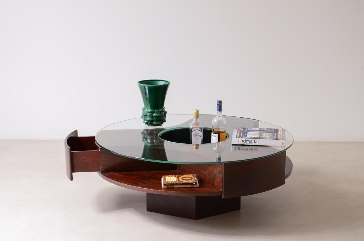 COD-2771
Gianni Moscatelli

Large wooden center table with side drawers, central object holder made of metal and very thick cut glass top.

Fumagalli furniture production, 1970s

