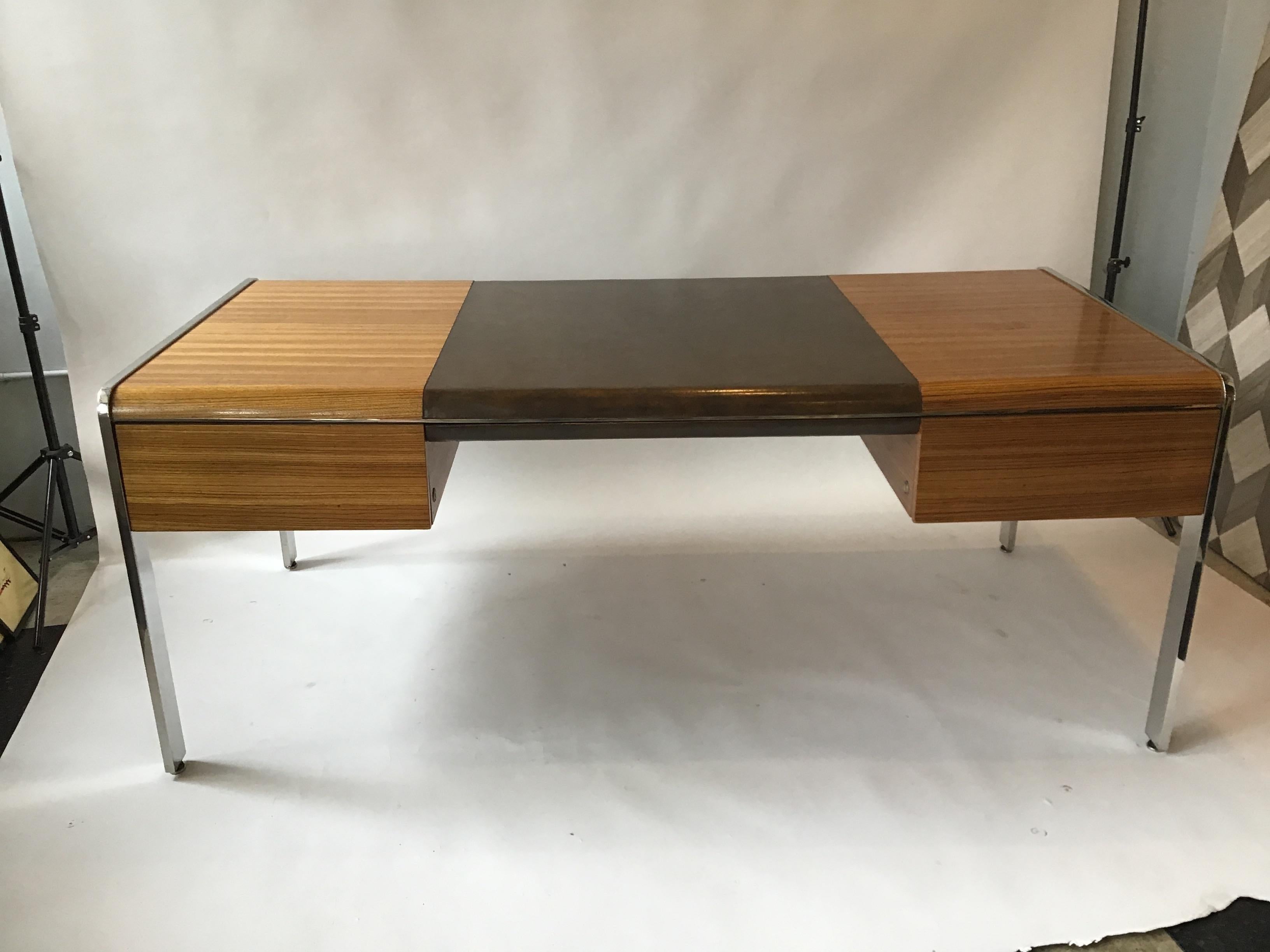 1970s Large Zebra Wood and Chrome Desk by Leon Rosen for Pace In Good Condition In Tarrytown, NY