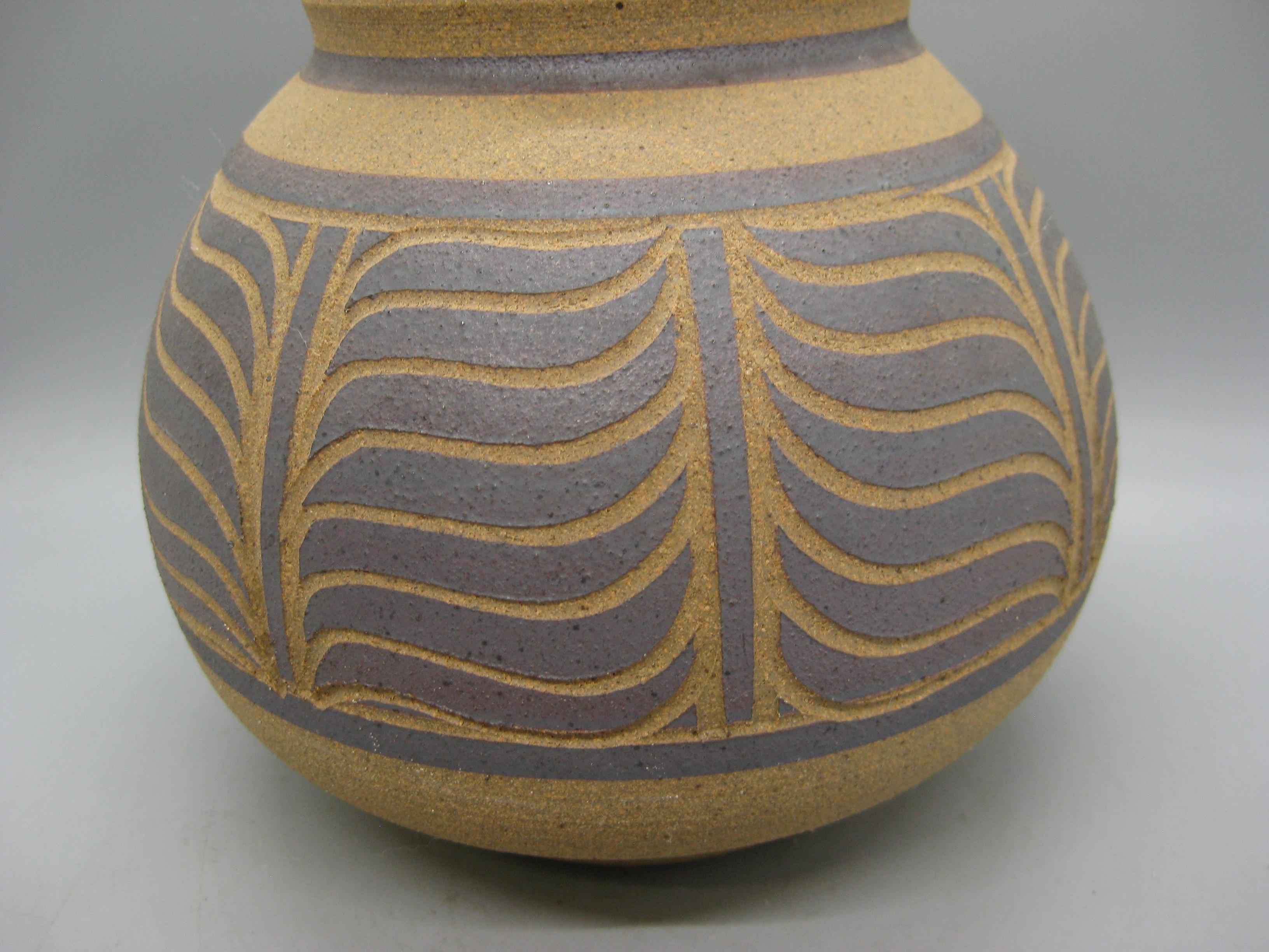 1970's Larry & Terry Brown Oregon Studio Pottery Sgraffito Vase Stash Jar Topf im Angebot 4