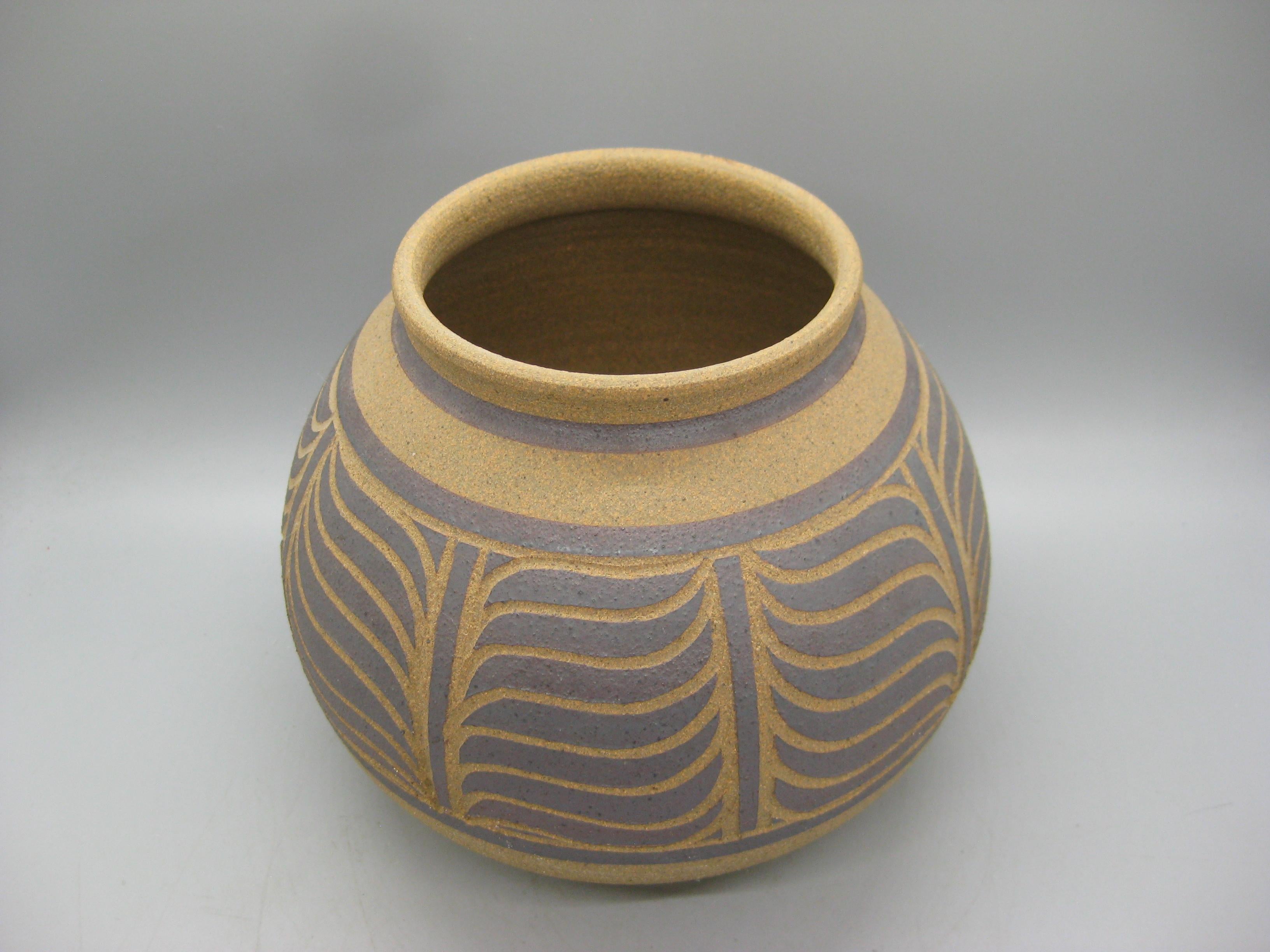1970's Larry & Terry Brown Oregon Studio Pottery Sgraffito Vase Stash Jar Topf im Angebot 5