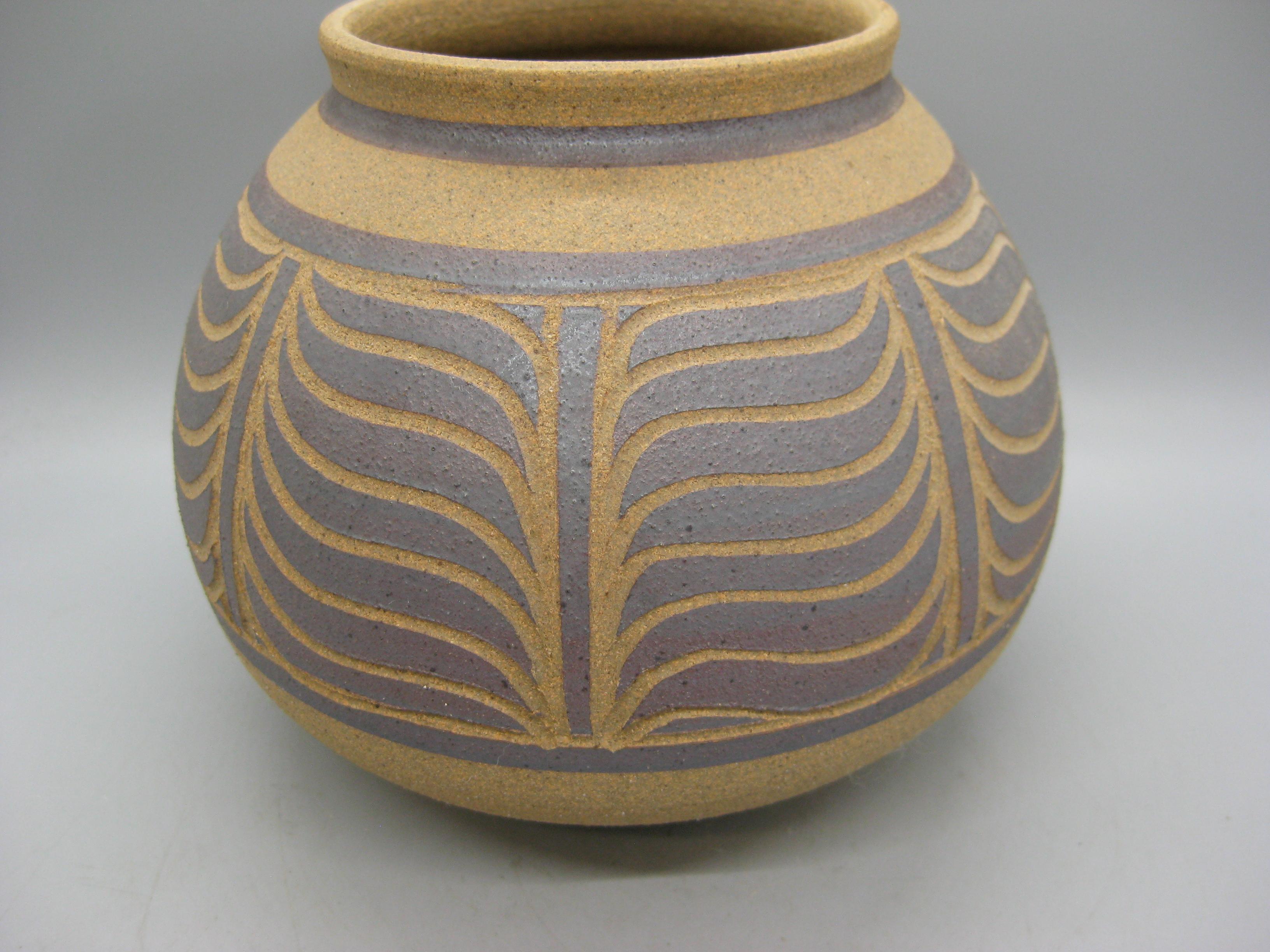 1970's Larry & Terry Brown Oregon Studio Pottery Sgraffito Vase Stash Jar Topf im Angebot 6