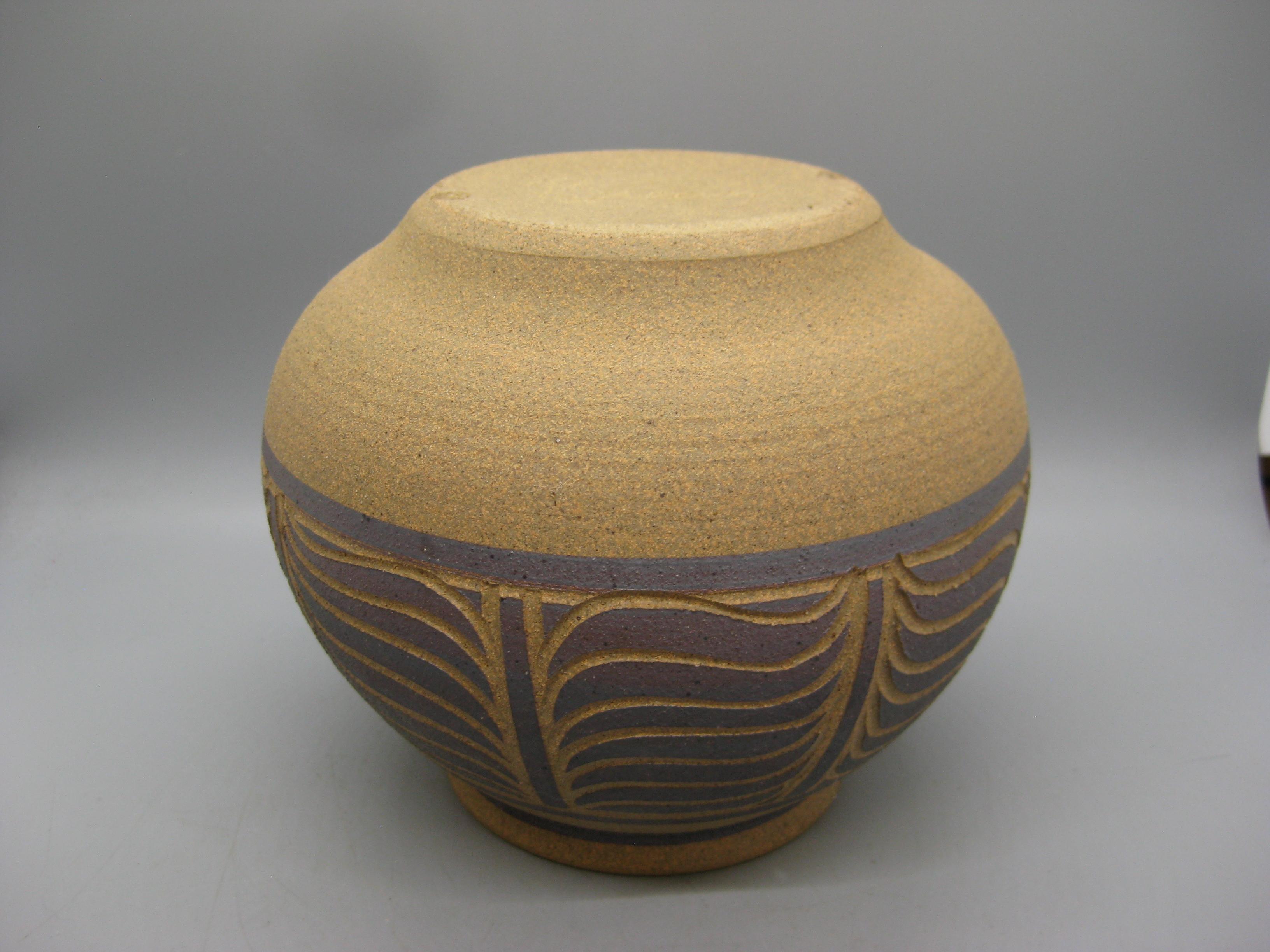 1970's Larry & Terry Brown Oregon Studio Pottery Sgraffito Vase Stash Jar Topf im Angebot 7