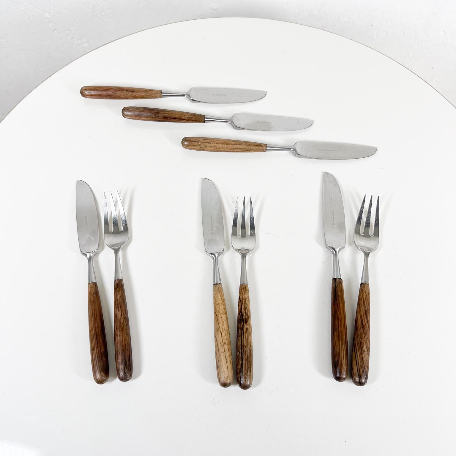 Lauffer Norway Palisander Stainless Flatware Set of Three Forks Six Knives
Stamped Lauffer Norway
Palisander (rosewood) and Stainless-Steel Flatware
Set of 6 knives + 3 forks.
Knives 8.5 long x 1 w x .5 d
Fork 7.38 long x 1 w x .5
Preowned