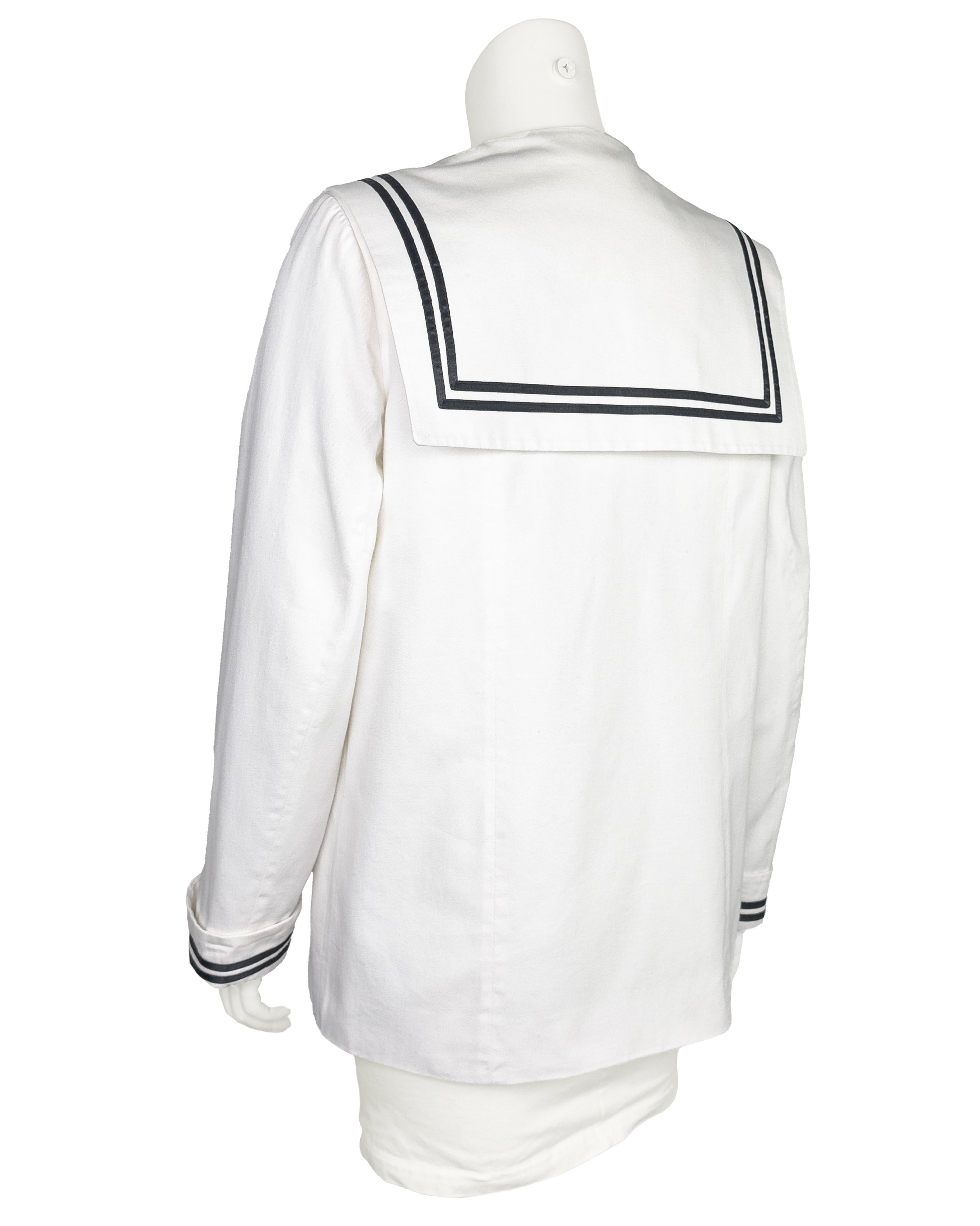 Gris 1970s Laura Ashley Double Breasted White and Navy Blue Sailor Jacket (Veste de marin blanche et bleu marine) en vente