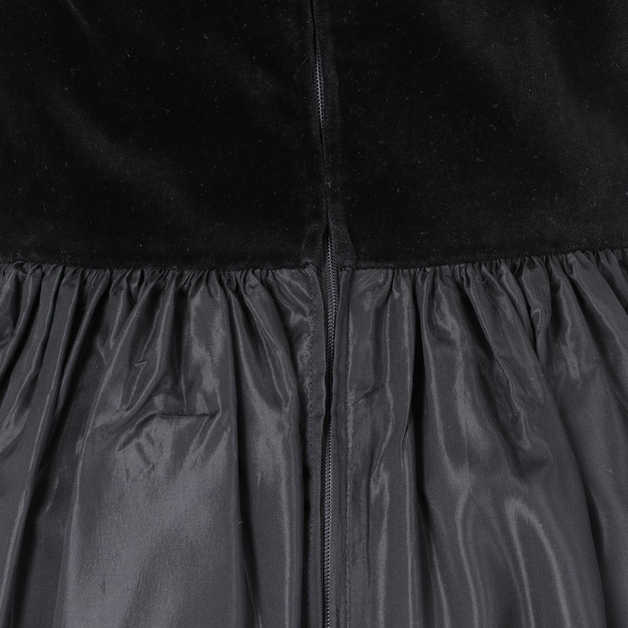 1970s Laura Ashley Velvet And Nylon Dress In Excellent Condition In Lugo (RA), IT
