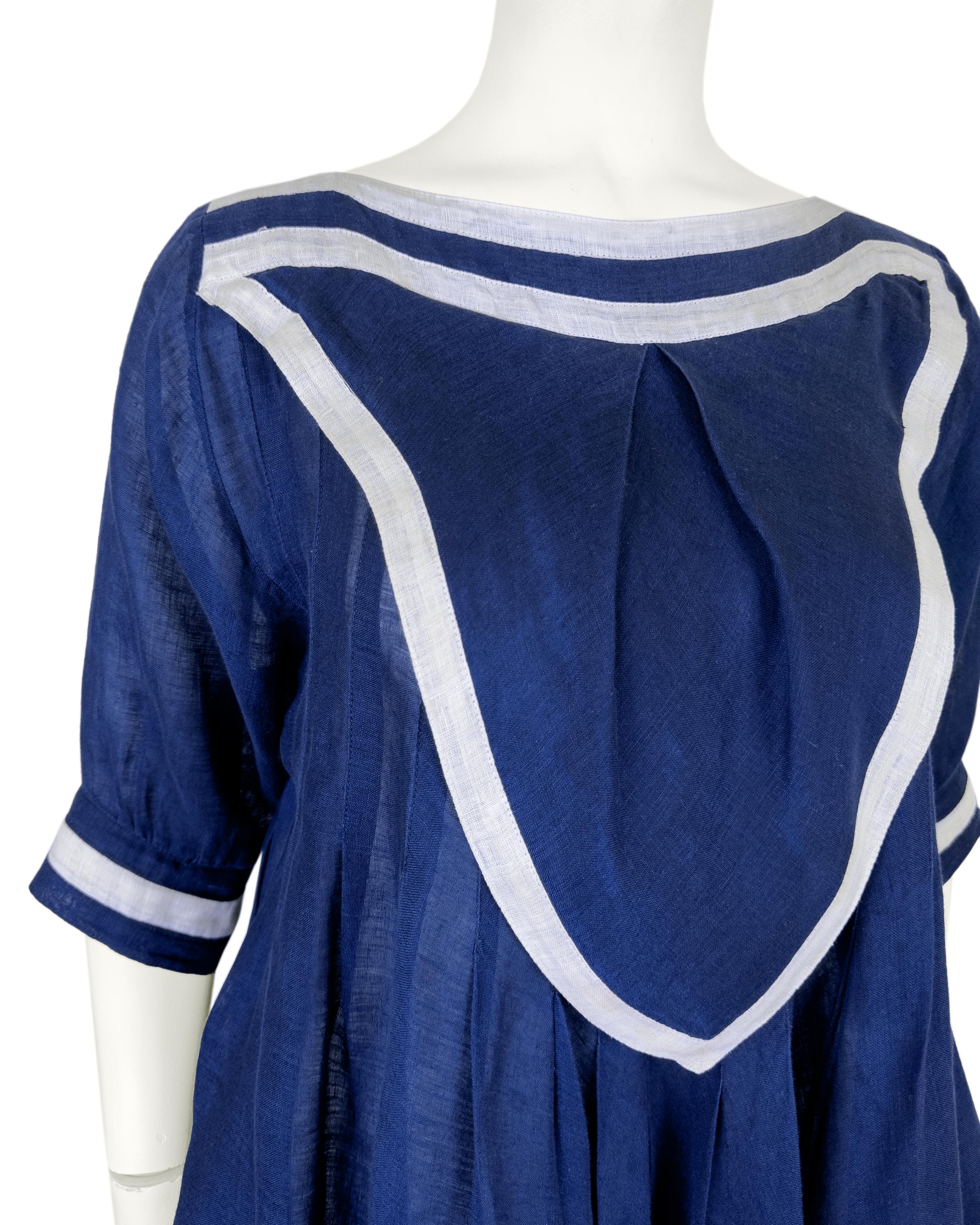 1970er Laura Biagiotti Marineblaues Leinenkleid im Matrosenstil im Zustand „Gut“ im Angebot in Toronto, Ontario
