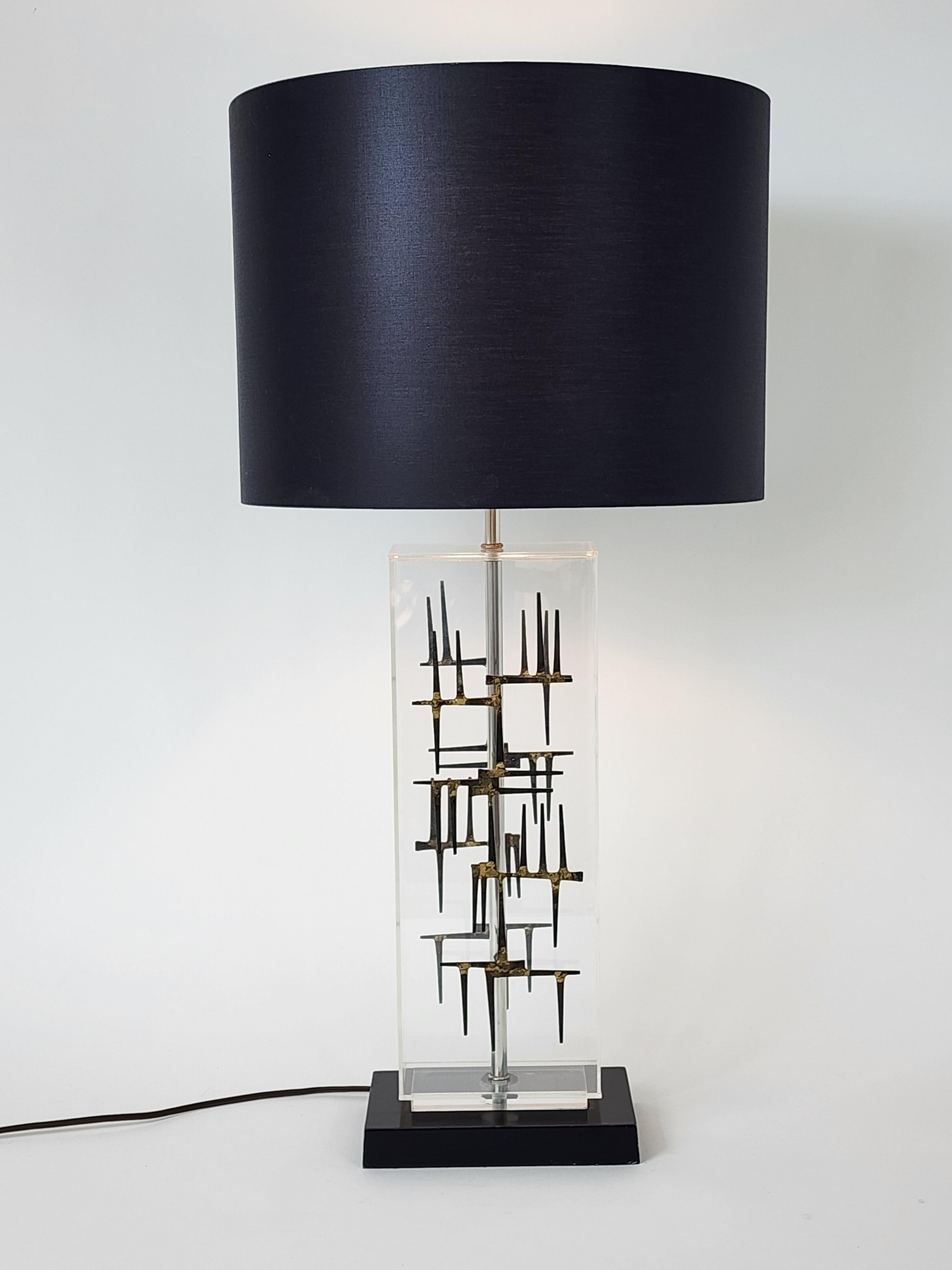 Mid-Century Modern 1970s Laurel  Brutalist Table Lamp , USA  For Sale