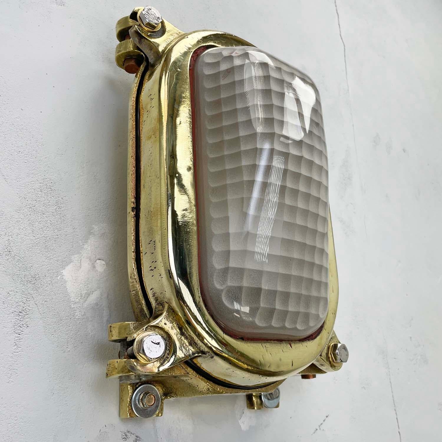 1970's Cast Brass Rectangular Wall Light, Frosted Quadrant Pattern Glass Shade For Sale 4