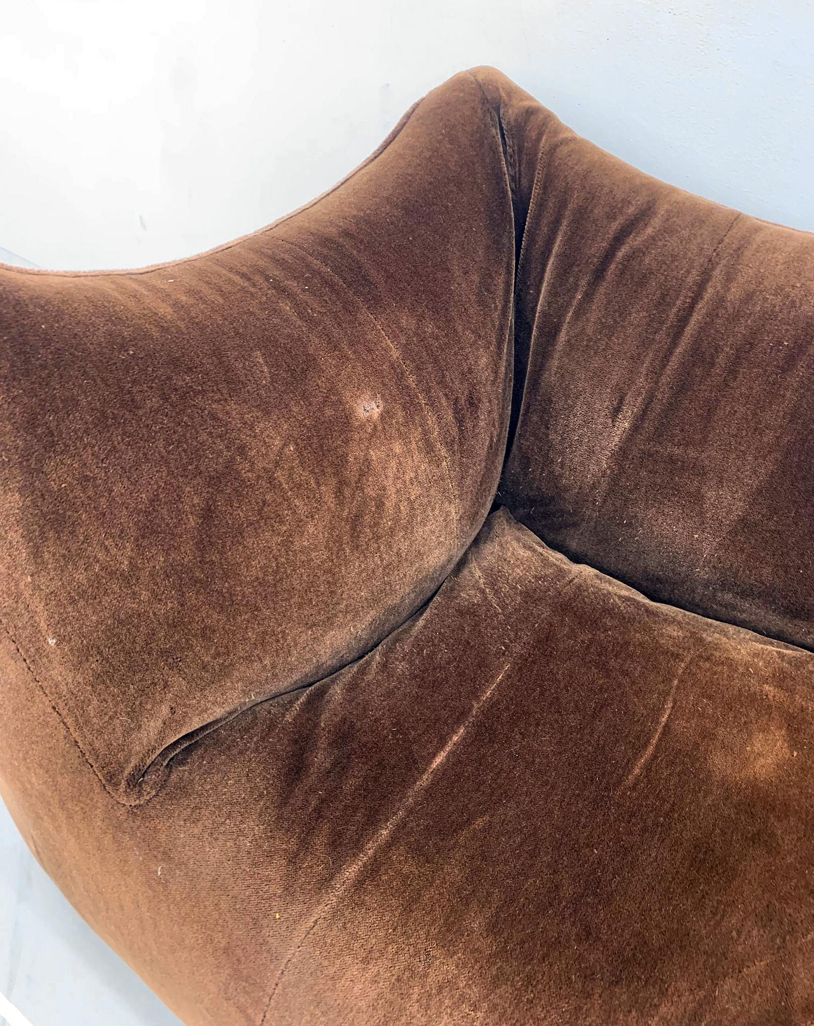 1970's Le Bambole Loveseat in Chocolate Mohair by Mario Bellini In Good Condition In Culver City, CA