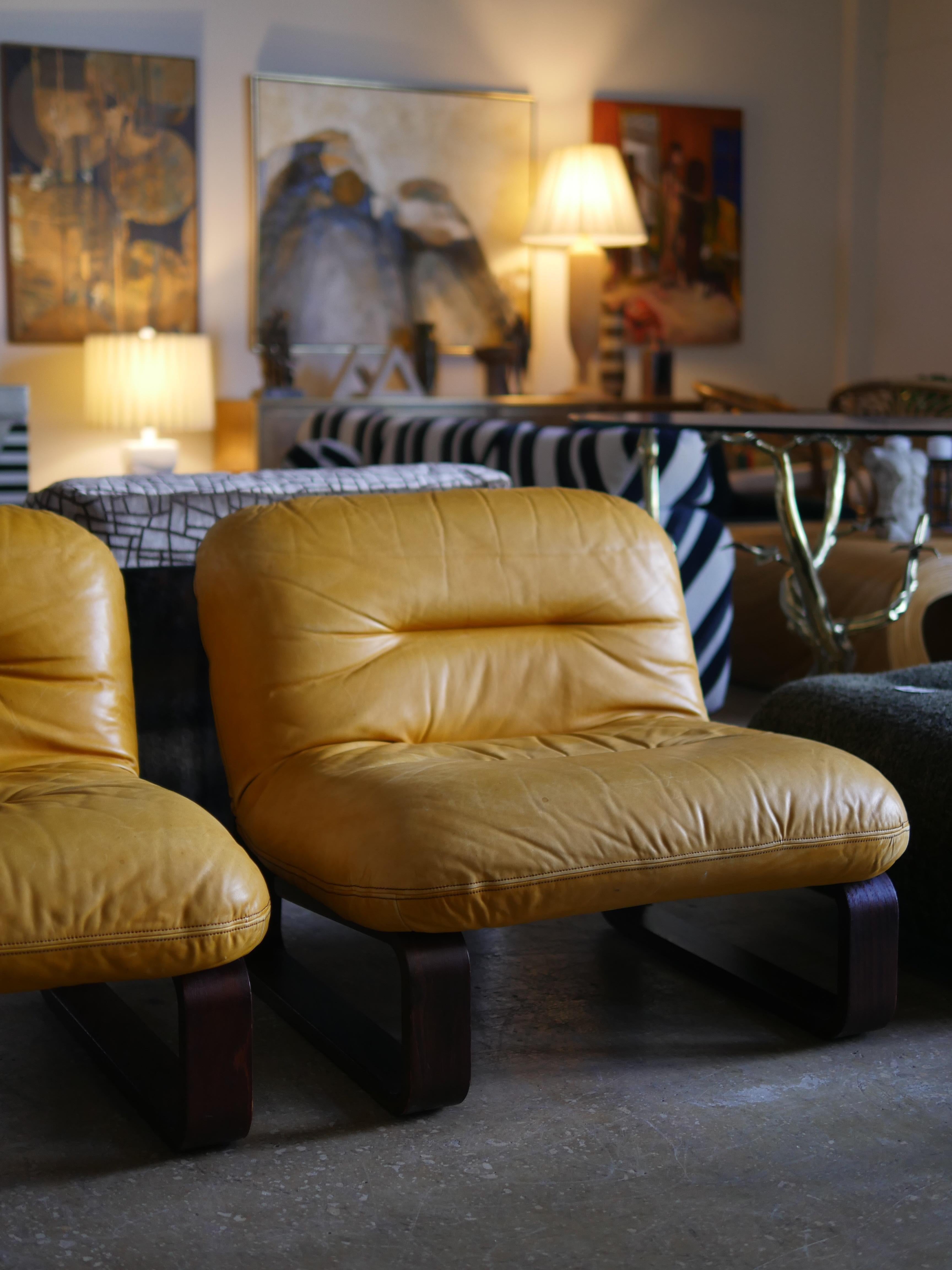 1970s Leather and Rosewood Bentwood Cantilever Lounge Chairs In Good Condition In Miami, FL