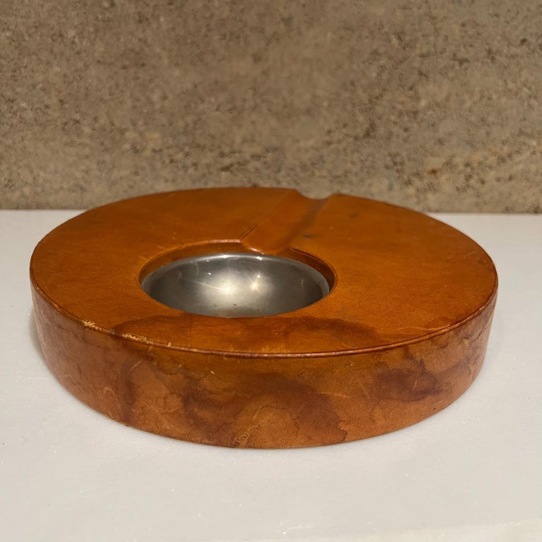 1970s Leather Ashtray Diego Matthai Mexican Modernism In Good Condition For Sale In National City, CA