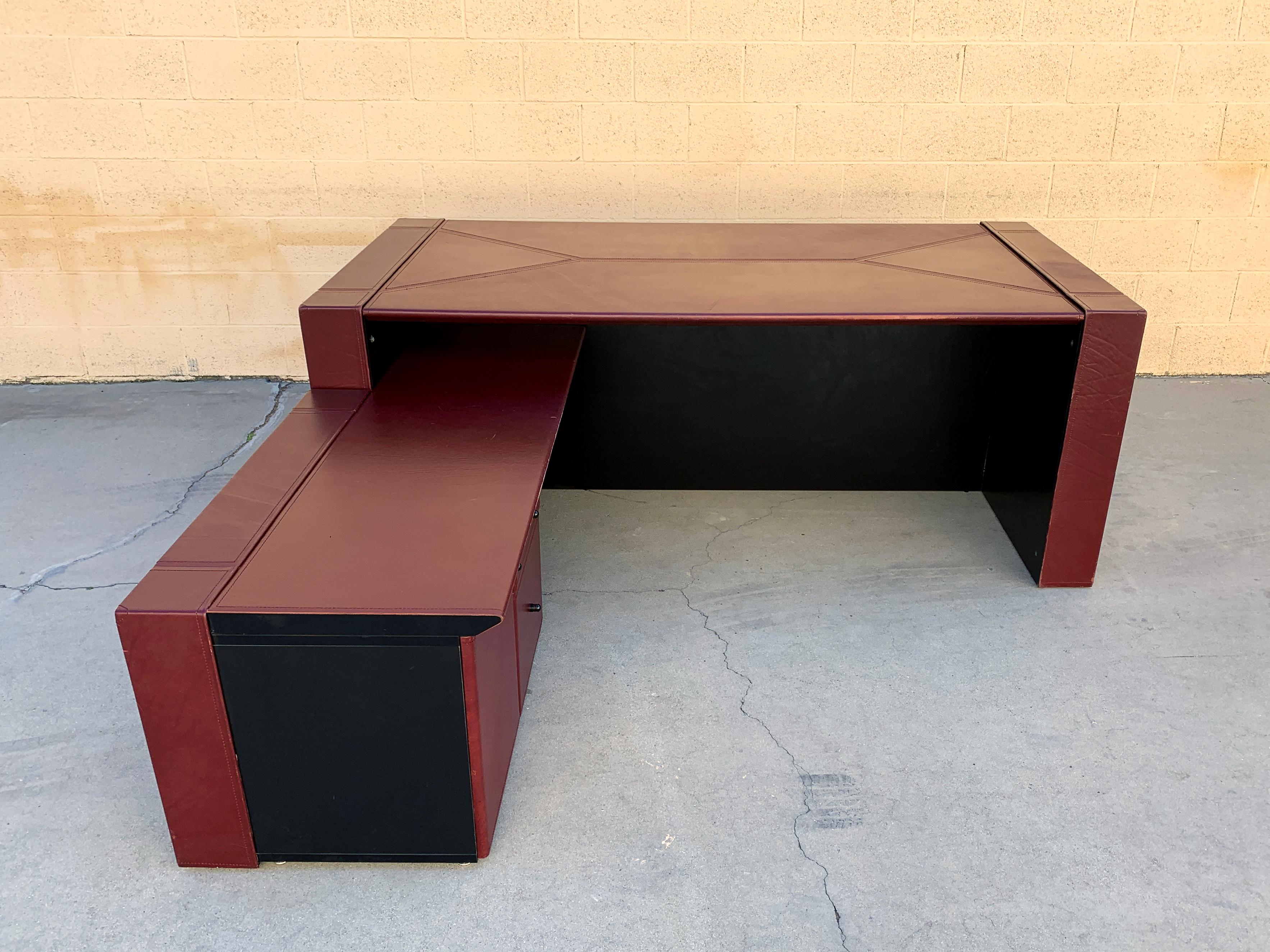 Stylish and quality made executive office desk produced in the mid-1970s by i4Mariani Italy and retailed in the U.S. through Pace collection. Believed to have been designed by architect Guido Faleschini.

This two-piece modular desk with return
