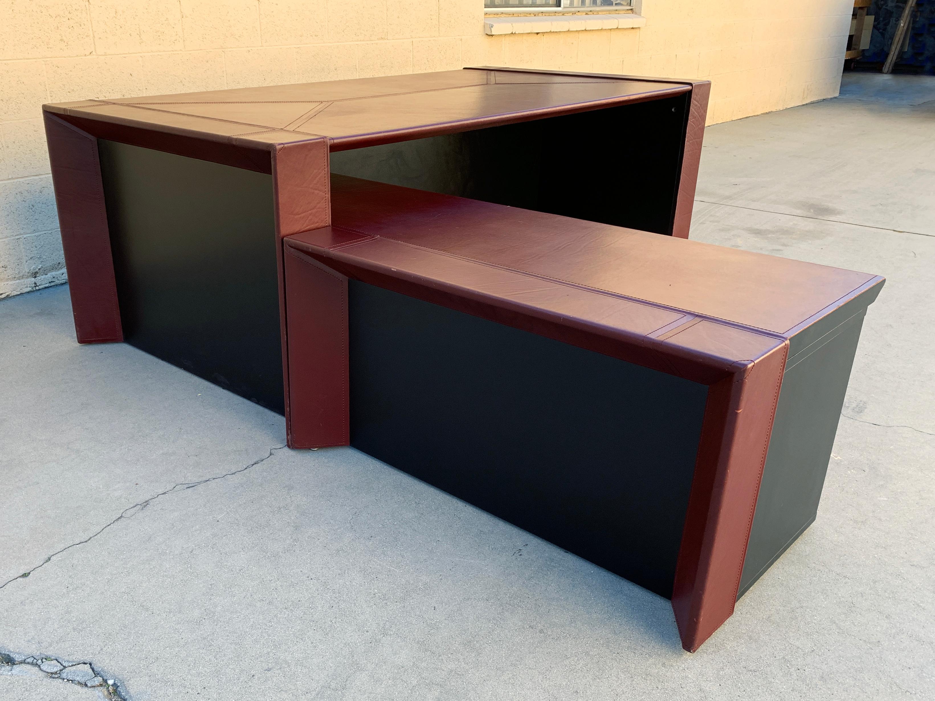 Modern 1970s Leather Executive Desk by i4Mariani for Pace Collection For Sale